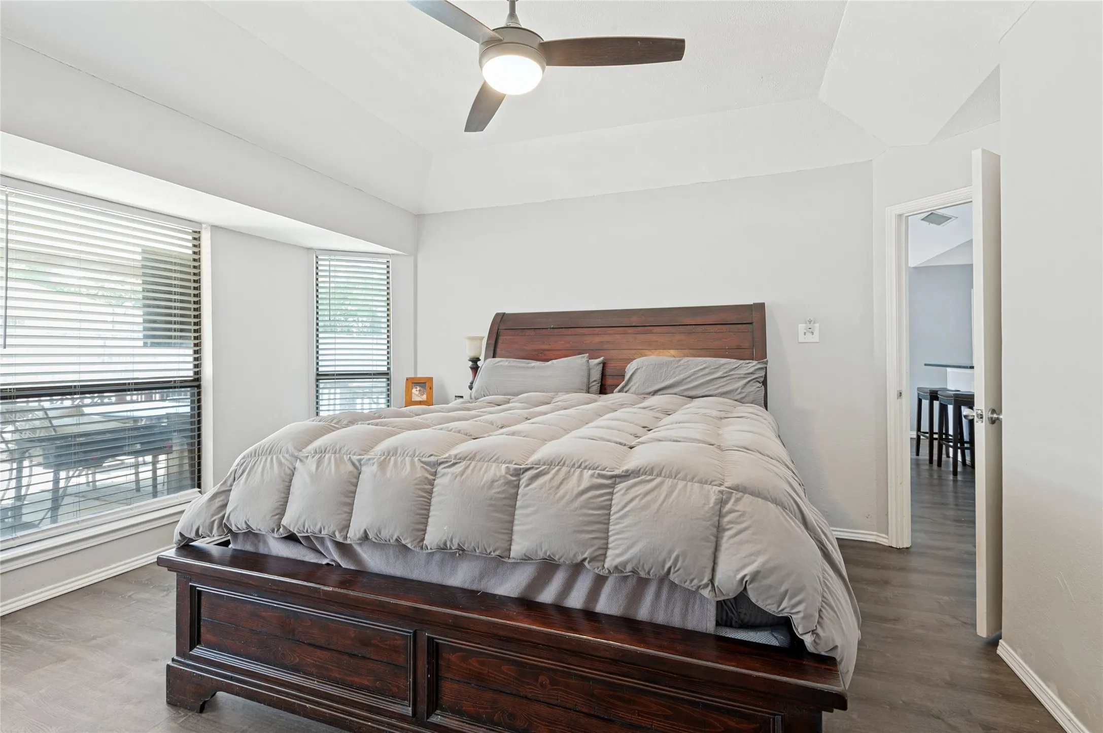 Single Family Residence For Sale in Tarrant County , 500 Bayberry Lane, Euless, Texas 76039, 3 Bedroom, 2 Bathroom, 2 Garage spaces, 1,270 Sqft, built in 1984, mls#21398979, Real Estate Agent in Euless, Homes For Sale in Tarrant county, Homes For Sale in Euless, Realtor in Euless Texas, Real Estate Brokerage Independent Realty Texas, Luminita Cordes Realtor