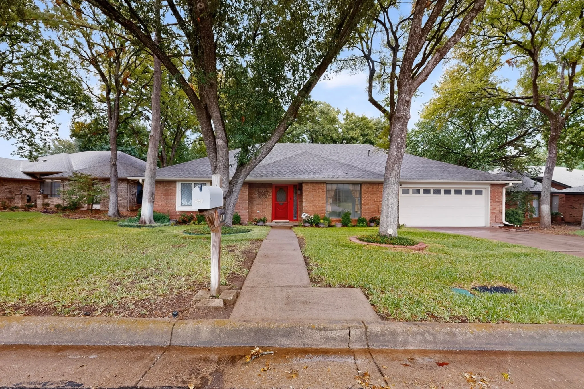 Single Family Residence For Rent in Tarrant County , 2008 Turf Club Drive, Arlington, Texas 76017, 3 Bedroom, 2 Bathroom, 2 Garage spaces, 2,180 Sqft, built in 1980, mls#21400739, Real Estate Agent in Arlington, Homes For Rent in Tarrant county, Homes For Rent in Arlington, Realtor in Arlington Texas, Real Estate Brokerage Independent Realty Texas, Luminita Cordes Realtor