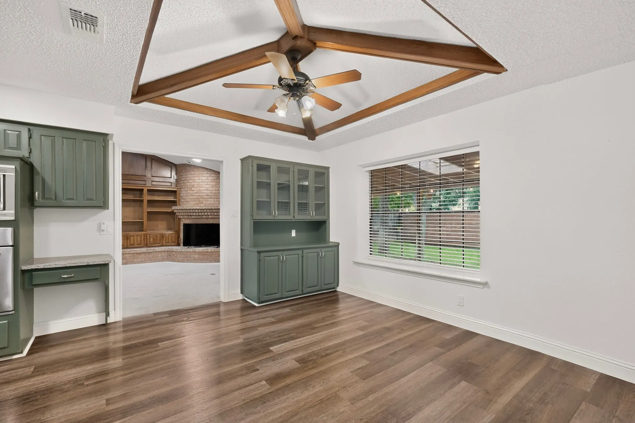 Single Family Residence For Rent in Tarrant County , 2008 Turf Club Drive, Arlington, Texas 76017, 3 Bedroom, 2 Bathroom, 2 Garage spaces, 2,180 Sqft, built in 1980, mls#21400739, Real Estate Agent in Arlington, Homes For Rent in Tarrant county, Homes For Rent in Arlington, Realtor in Arlington Texas, Real Estate Brokerage Independent Realty Texas, Luminita Cordes Realtor