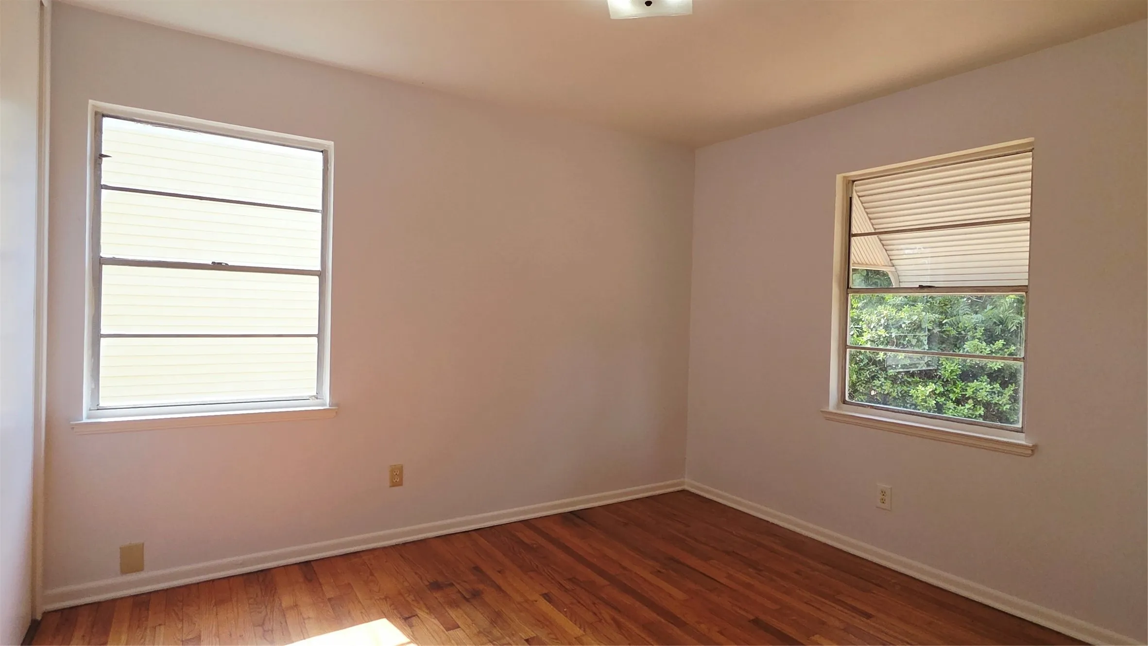 Single Family Residence For Rent in Dallas County , 1623 Milner Road, Irving, Texas 75061, 3 Bedroom, 1 Bathroom, Garage spaces, 1,099 Sqft, built in 1954, mls#21400736, Real Estate Agent in Irving, Homes For Rent in Dallas county, Homes For Rent in Irving, Realtor in Irving Texas, Real Estate Brokerage Independent Realty Texas, Luminita Cordes Realtor