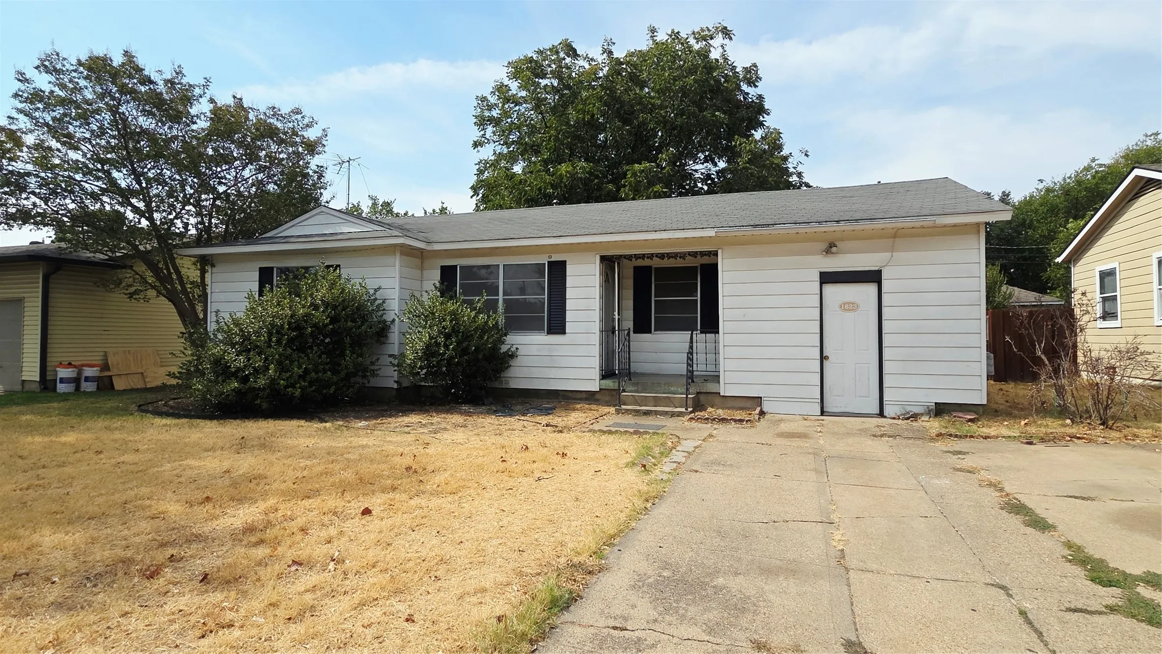 Single Family Residence For Rent in Dallas County , 1623 Milner Road, Irving, Texas 75061, 3 Bedroom, 1 Bathroom, Garage spaces, 1,099 Sqft, built in 1954, mls#21400736, Real Estate Agent in Irving, Homes For Rent in Dallas county, Homes For Rent in Irving, Realtor in Irving Texas, Real Estate Brokerage Independent Realty Texas, Luminita Cordes Realtor