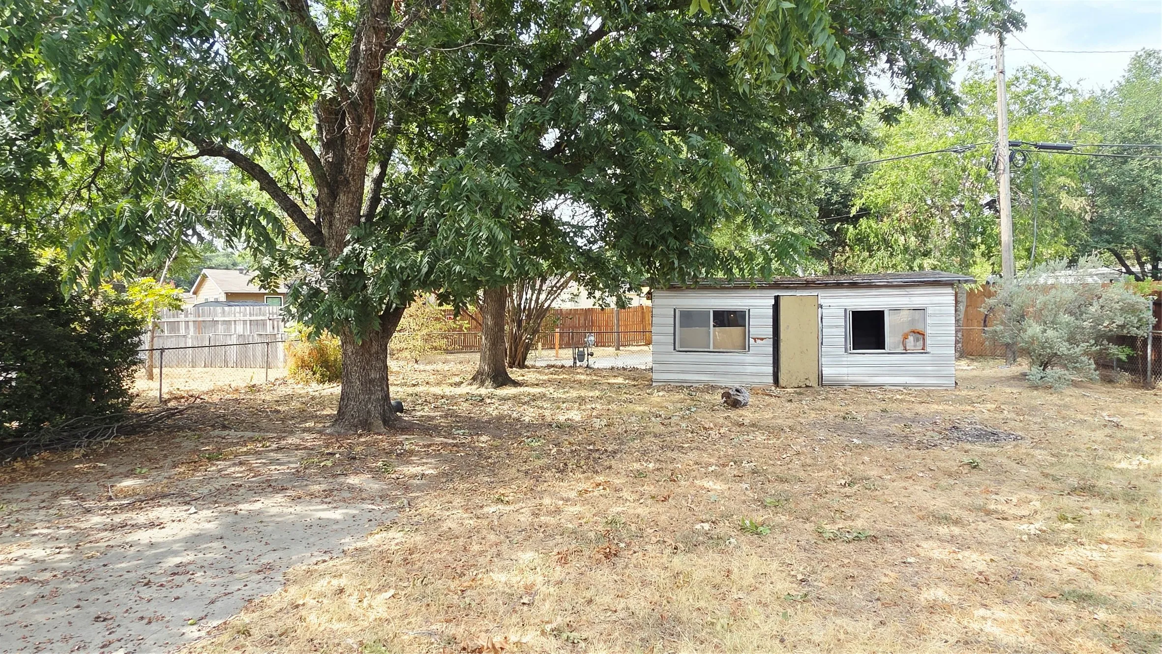 Single Family Residence For Rent in Dallas County , 1623 Milner Road, Irving, Texas 75061, 3 Bedroom, 1 Bathroom, Garage spaces, 1,099 Sqft, built in 1954, mls#21400736, Real Estate Agent in Irving, Homes For Rent in Dallas county, Homes For Rent in Irving, Realtor in Irving Texas, Real Estate Brokerage Independent Realty Texas, Luminita Cordes Realtor
