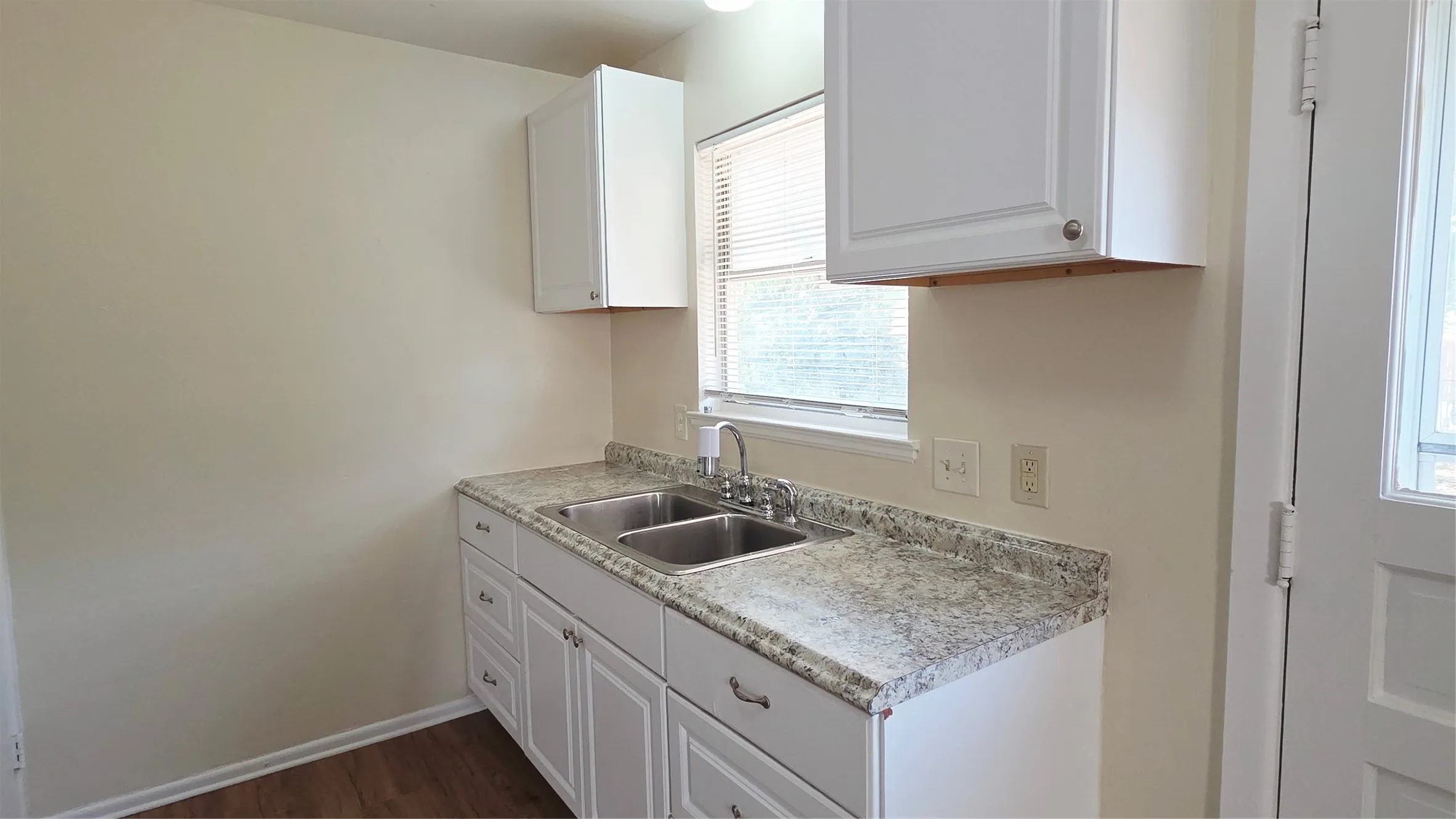 Single Family Residence For Rent in Dallas County , 1623 Milner Road, Irving, Texas 75061, 3 Bedroom, 1 Bathroom, Garage spaces, 1,099 Sqft, built in 1954, mls#21400736, Real Estate Agent in Irving, Homes For Rent in Dallas county, Homes For Rent in Irving, Realtor in Irving Texas, Real Estate Brokerage Independent Realty Texas, Luminita Cordes Realtor
