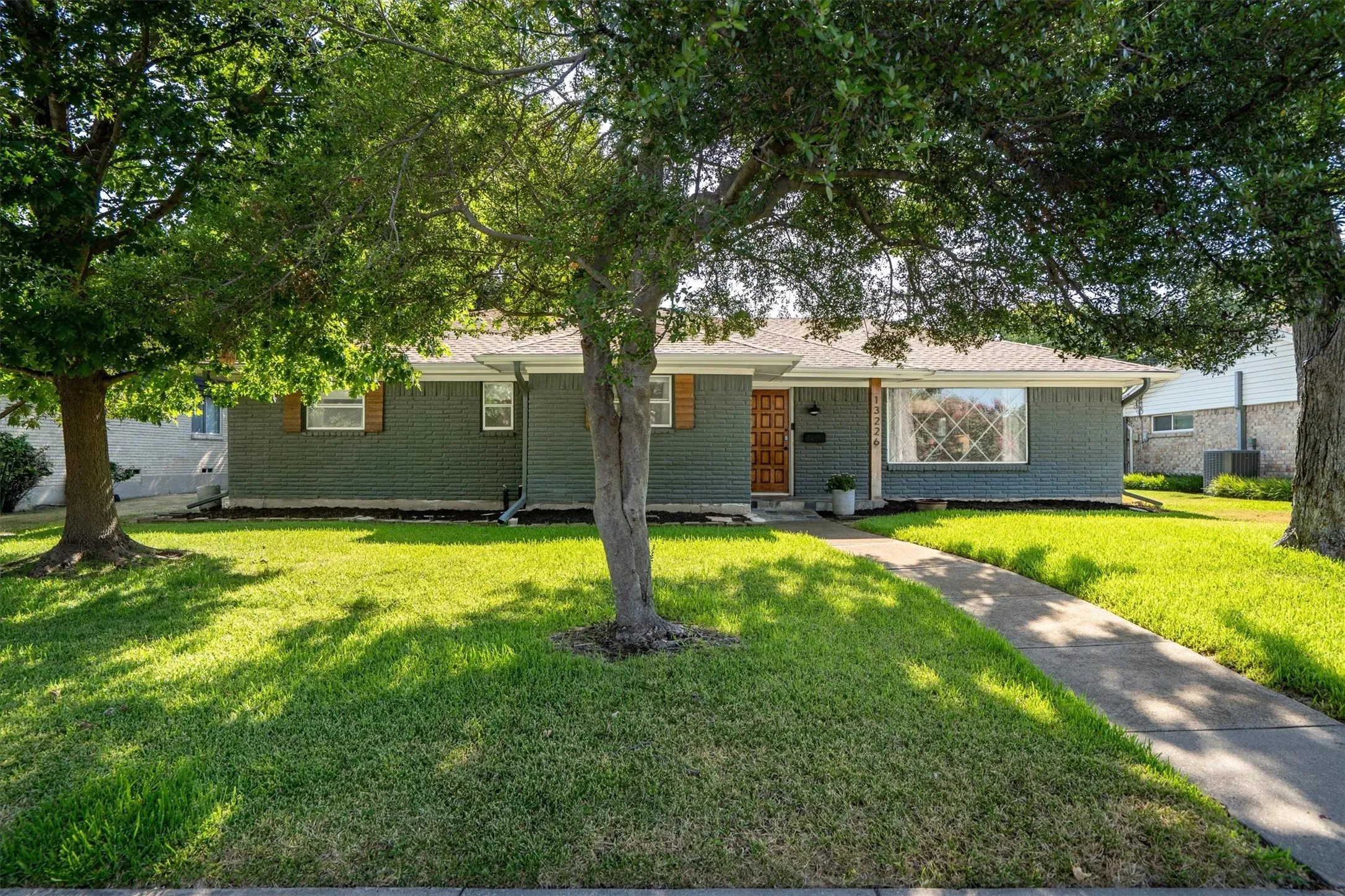Single Family Residence For Rent in Dallas County , 13226 Veronica Road, Farmers Branch, Texas 75234, 4 Bedroom, 2 Bathroom, 2 Garage spaces, 1,910 Sqft, built in 1967, mls#21399689, Real Estate Agent in Farmers Branch, Homes For Rent in Dallas county, Homes For Rent in Farmers Branch, Realtor in Farmers Branch Texas, Real Estate Brokerage Independent Realty Texas, Luminita Cordes Realtor