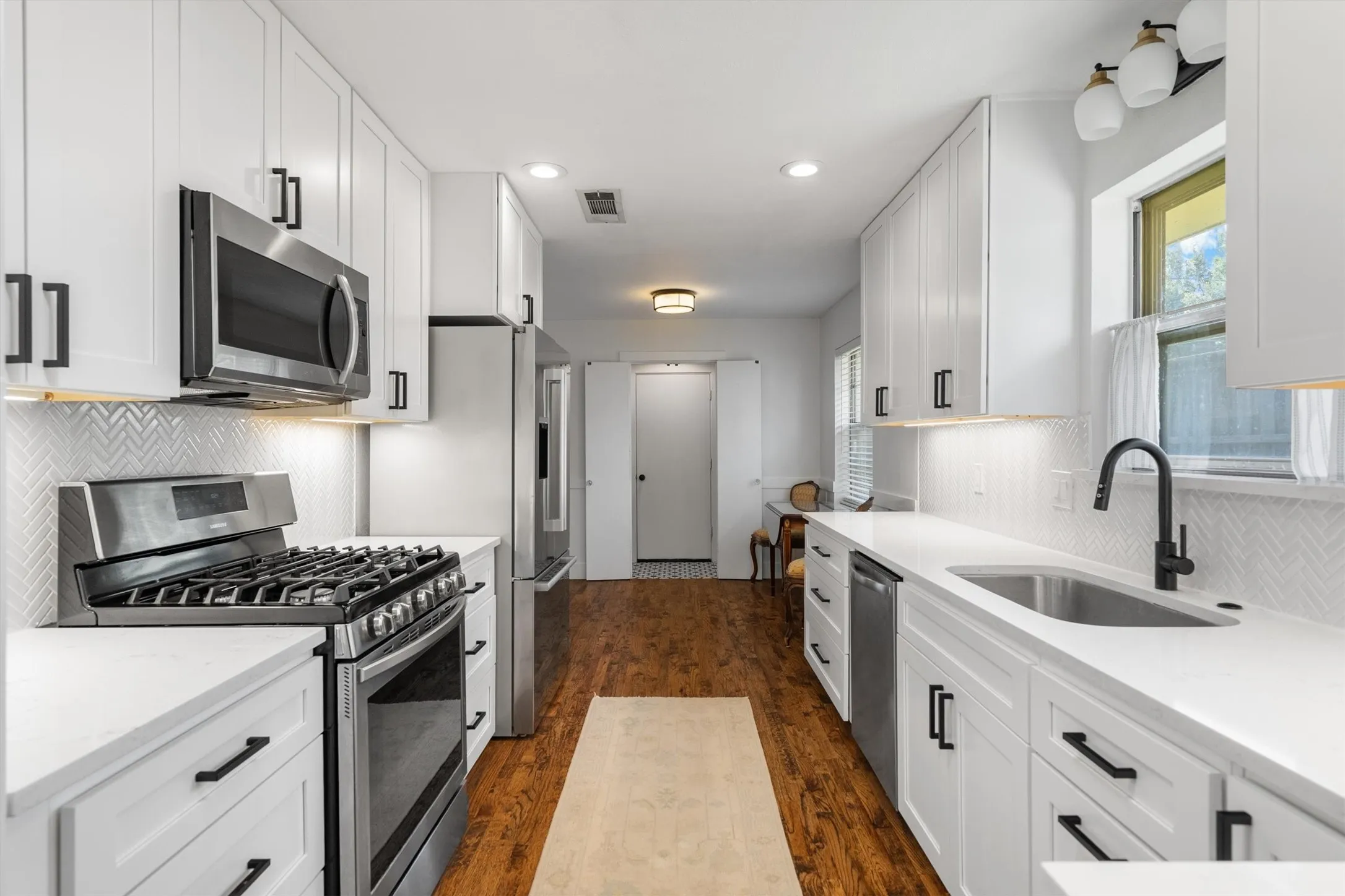 Fully updated kitchen.