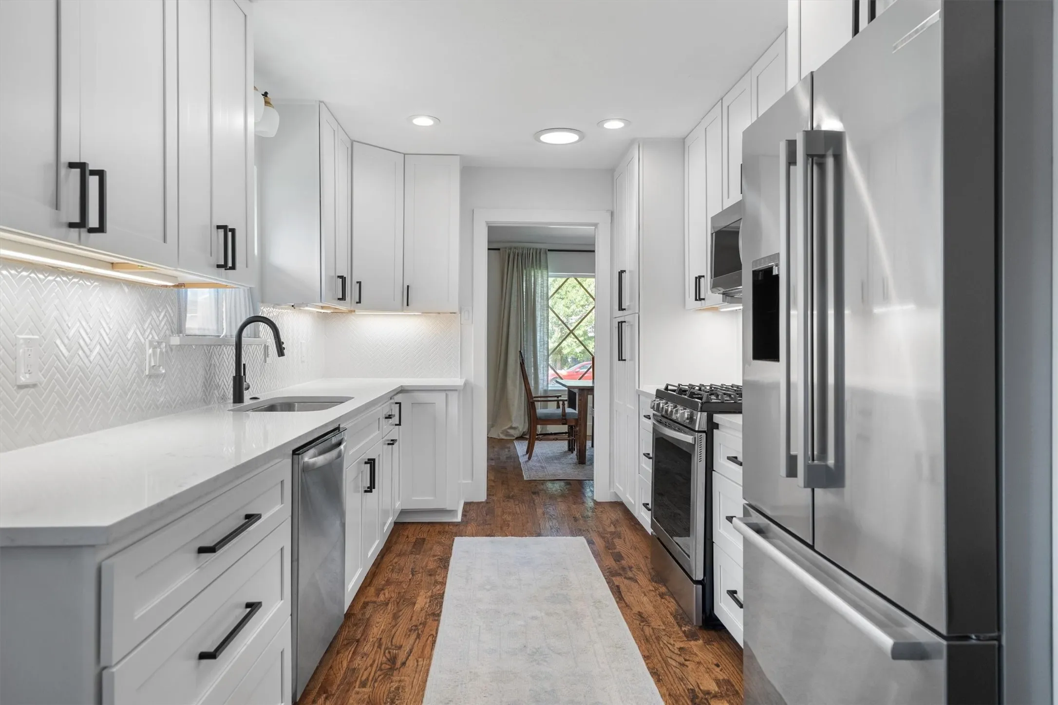 Beautiful flow to your dining room.