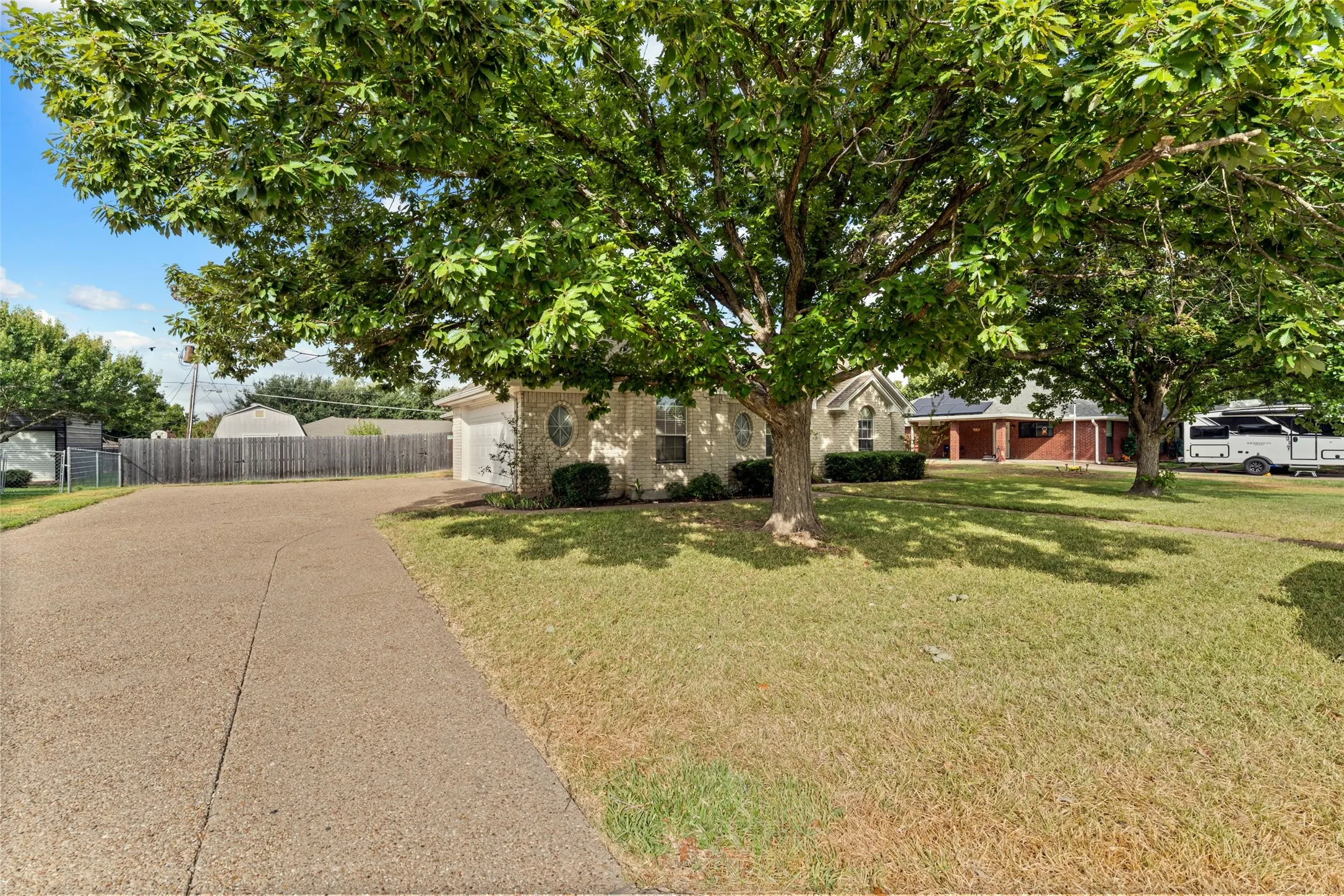 Single Family Residence For Sale in Mc Lennan County , 531 Karen Drive, Robinson, Texas 76706, 4 Bedroom, 2 Bathroom, 2 Garage spaces, 1,595 Sqft, built in 2001, mls#21400593, Real Estate Agent in Robinson, Homes For Sale in Mc Lennan county, Homes For Sale in Robinson, Realtor in Robinson Texas, Real Estate Brokerage Independent Realty Texas, Luminita Cordes Realtor