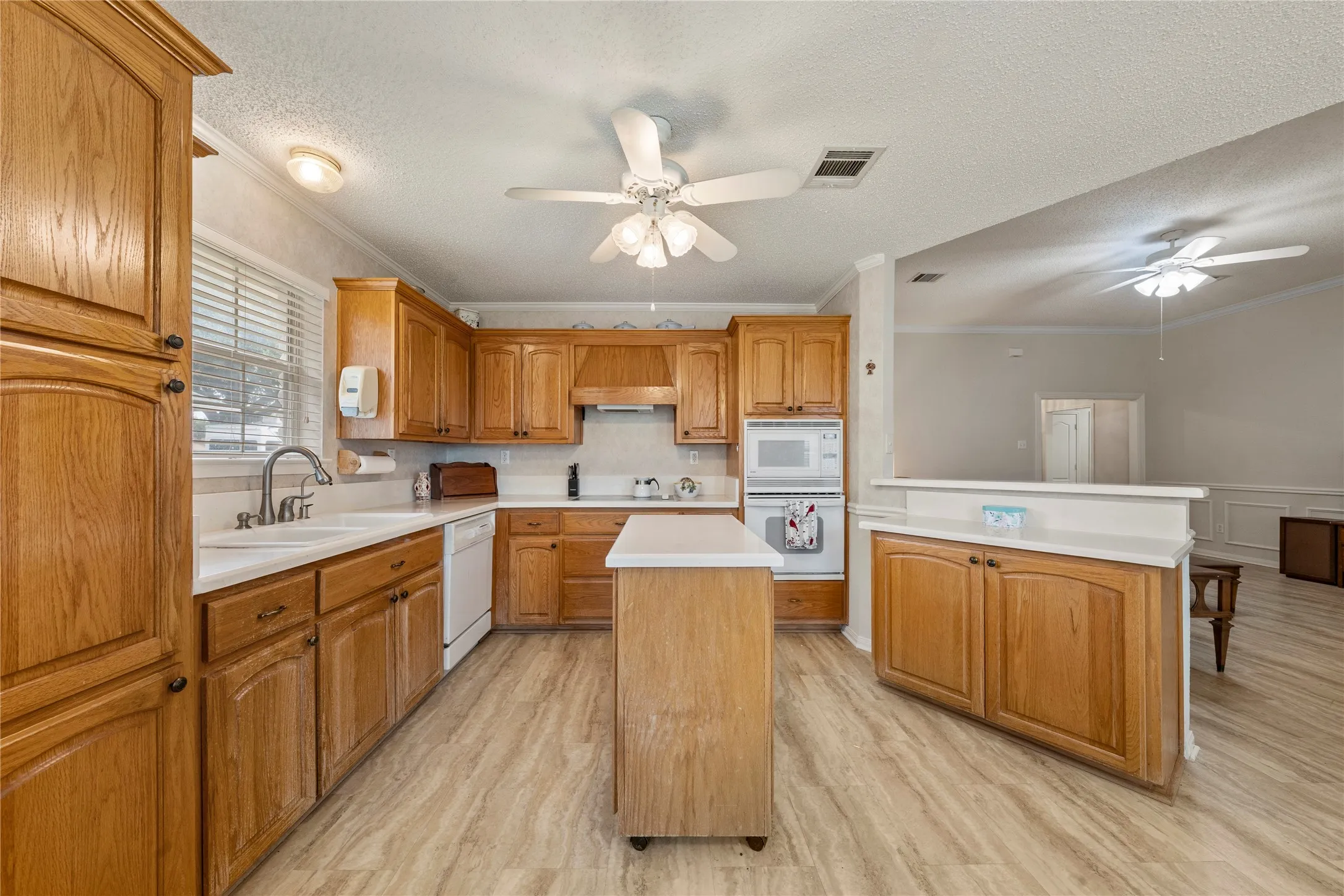 Single Family Residence For Sale in Mc Lennan County , 531 Karen Drive, Robinson, Texas 76706, 4 Bedroom, 2 Bathroom, 2 Garage spaces, 1,595 Sqft, built in 2001, mls#21400593, Real Estate Agent in Robinson, Homes For Sale in Mc Lennan county, Homes For Sale in Robinson, Realtor in Robinson Texas, Real Estate Brokerage Independent Realty Texas, Luminita Cordes Realtor