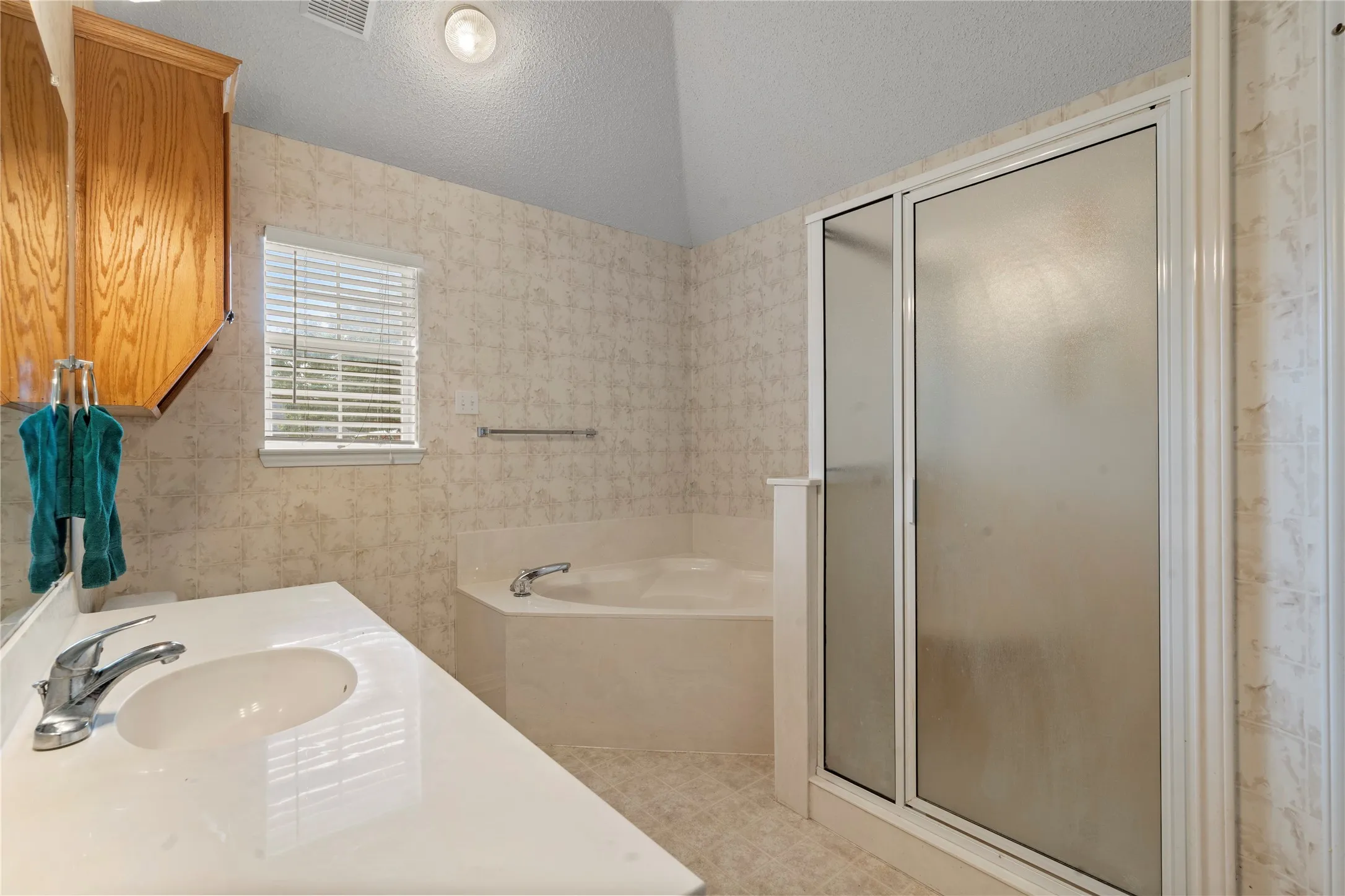Single Family Residence For Sale in Mc Lennan County , 531 Karen Drive, Robinson, Texas 76706, 4 Bedroom, 2 Bathroom, 2 Garage spaces, 1,595 Sqft, built in 2001, mls#21400593, Real Estate Agent in Robinson, Homes For Sale in Mc Lennan county, Homes For Sale in Robinson, Realtor in Robinson Texas, Real Estate Brokerage Independent Realty Texas, Luminita Cordes Realtor