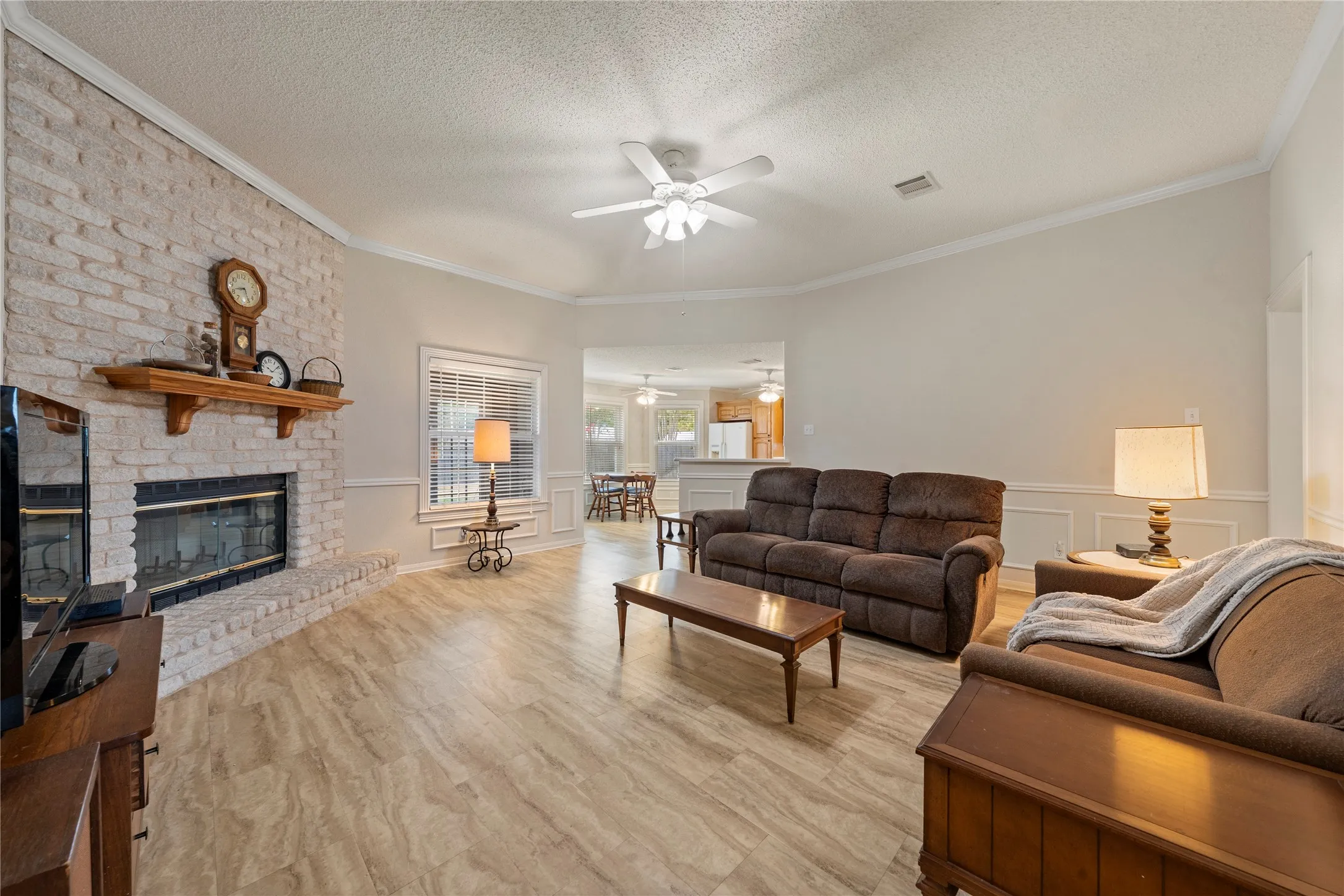 Single Family Residence For Sale in Mc Lennan County , 531 Karen Drive, Robinson, Texas 76706, 4 Bedroom, 2 Bathroom, 2 Garage spaces, 1,595 Sqft, built in 2001, mls#21400593, Real Estate Agent in Robinson, Homes For Sale in Mc Lennan county, Homes For Sale in Robinson, Realtor in Robinson Texas, Real Estate Brokerage Independent Realty Texas, Luminita Cordes Realtor