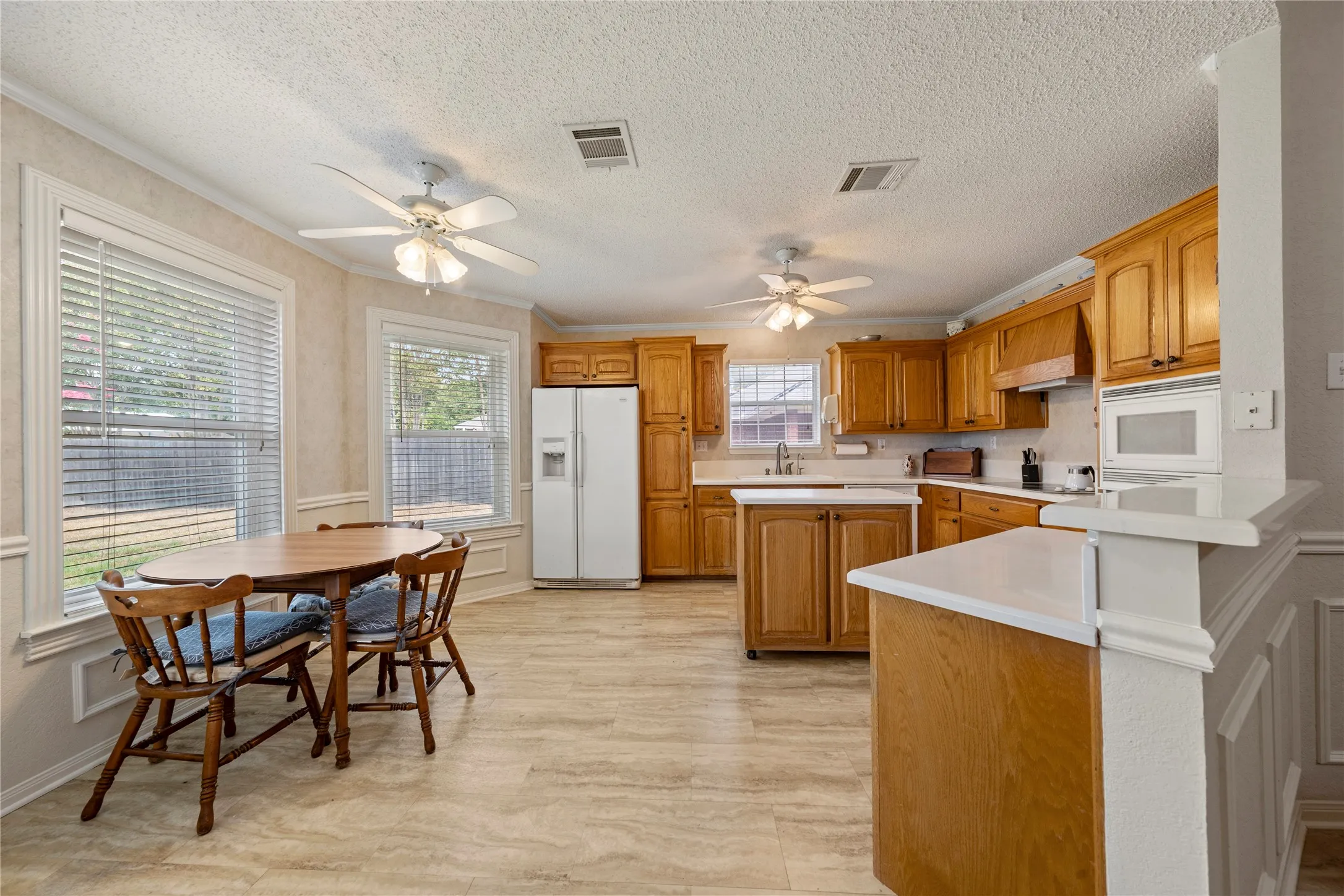 Single Family Residence For Sale in Mc Lennan County , 531 Karen Drive, Robinson, Texas 76706, 4 Bedroom, 2 Bathroom, 2 Garage spaces, 1,595 Sqft, built in 2001, mls#21400593, Real Estate Agent in Robinson, Homes For Sale in Mc Lennan county, Homes For Sale in Robinson, Realtor in Robinson Texas, Real Estate Brokerage Independent Realty Texas, Luminita Cordes Realtor