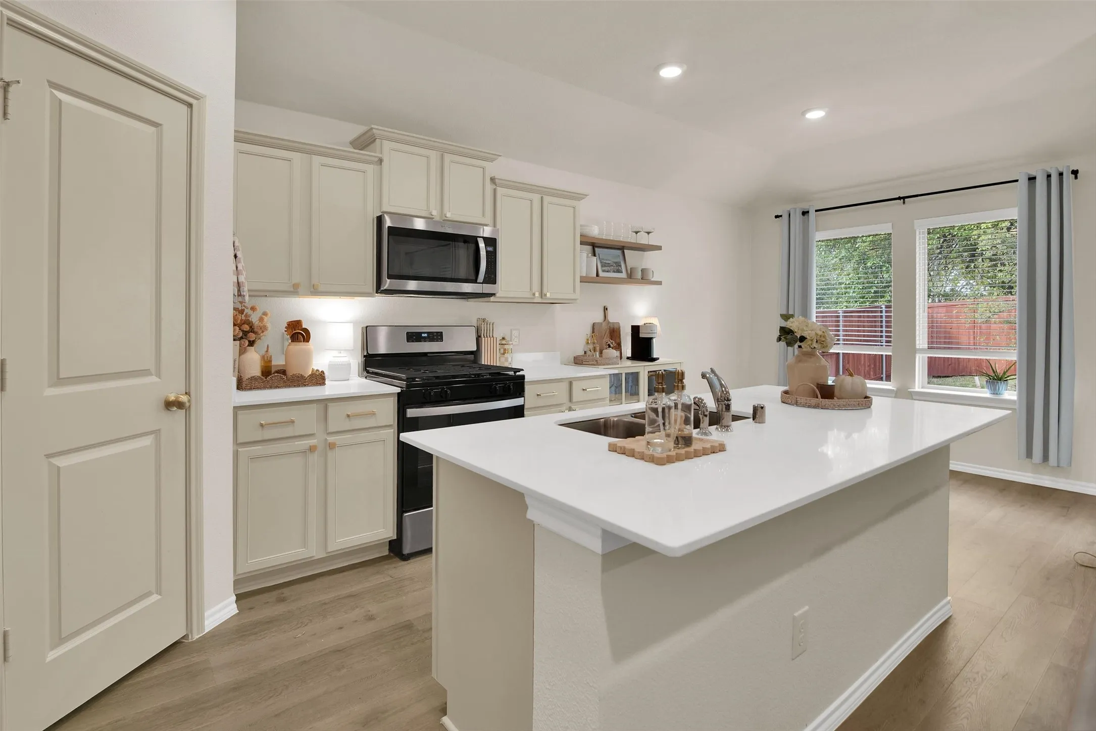 Single Family Residence For Sale in Grayson County , 2328 Burleson Road, Sherman, Texas 75090, 3 Bedroom, 2 Bathroom, 2 Garage spaces, 1,290 Sqft, built in 2024, mls#21399341, Real Estate Agent in Sherman, Homes For Sale in Grayson county, Homes For Sale in Sherman, Realtor in Sherman Texas, Real Estate Brokerage Independent Realty Texas, Luminita Cordes Realtor