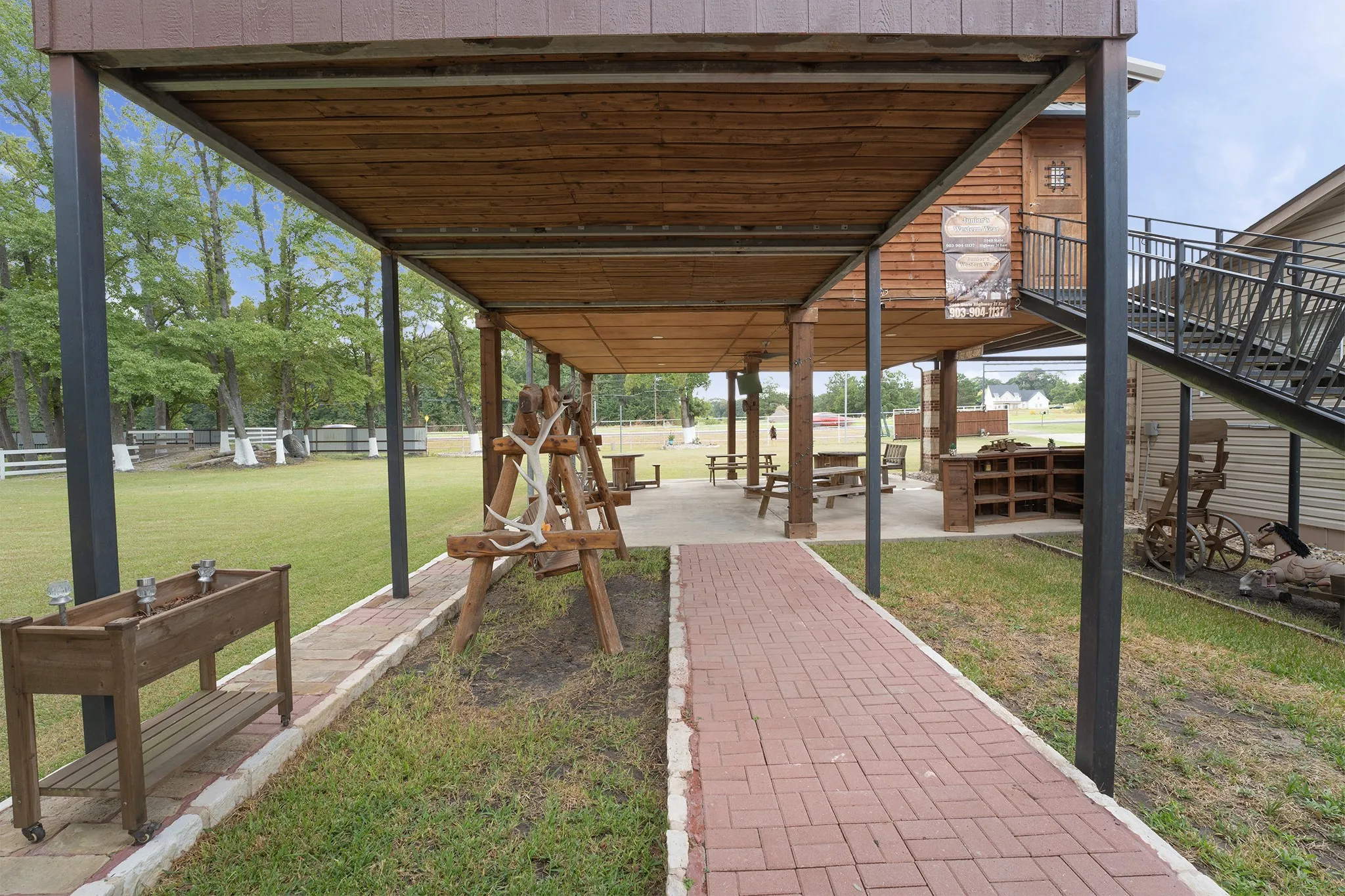 Single Family Residence For Sale in Henderson County , 5989 State Highway 31 E, Murchison, Texas 75778, 4 Bedroom, 3 Bathroom, Garage spaces, 1,152 Sqft, built in 1987, mls#21400742, Real Estate Agent in Murchison, Homes For Sale in Henderson county, Homes For Sale in Murchison, Realtor in Murchison Texas, Real Estate Brokerage Independent Realty Texas, Luminita Cordes Realtor