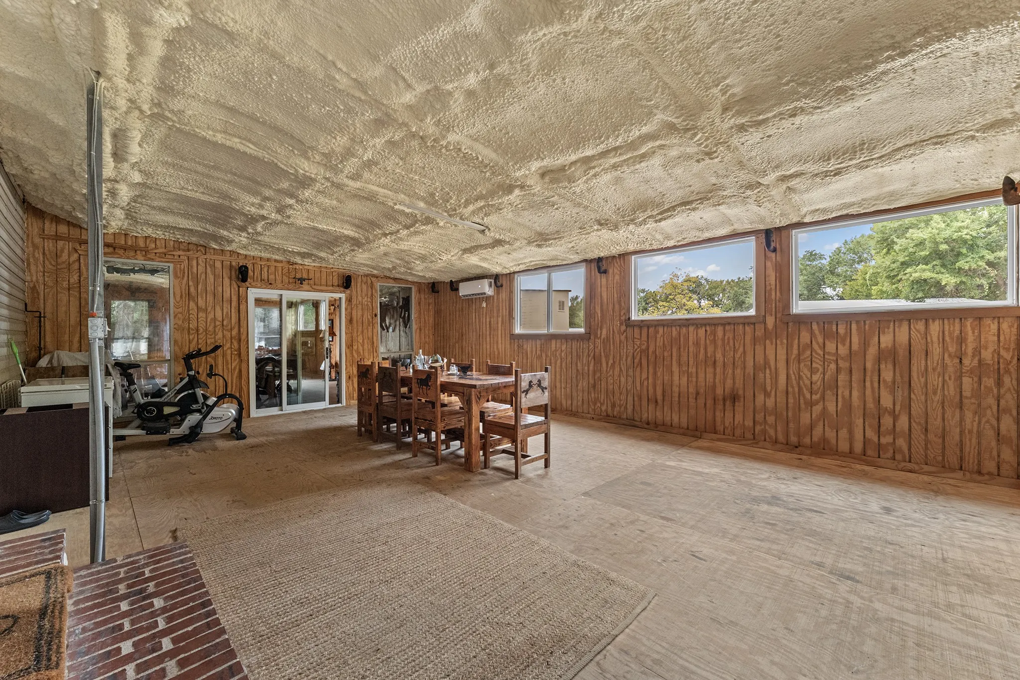 Single Family Residence For Sale in Henderson County , 5989 State Highway 31 E, Murchison, Texas 75778, 4 Bedroom, 3 Bathroom, Garage spaces, 1,152 Sqft, built in 1987, mls#21400742, Real Estate Agent in Murchison, Homes For Sale in Henderson county, Homes For Sale in Murchison, Realtor in Murchison Texas, Real Estate Brokerage Independent Realty Texas, Luminita Cordes Realtor