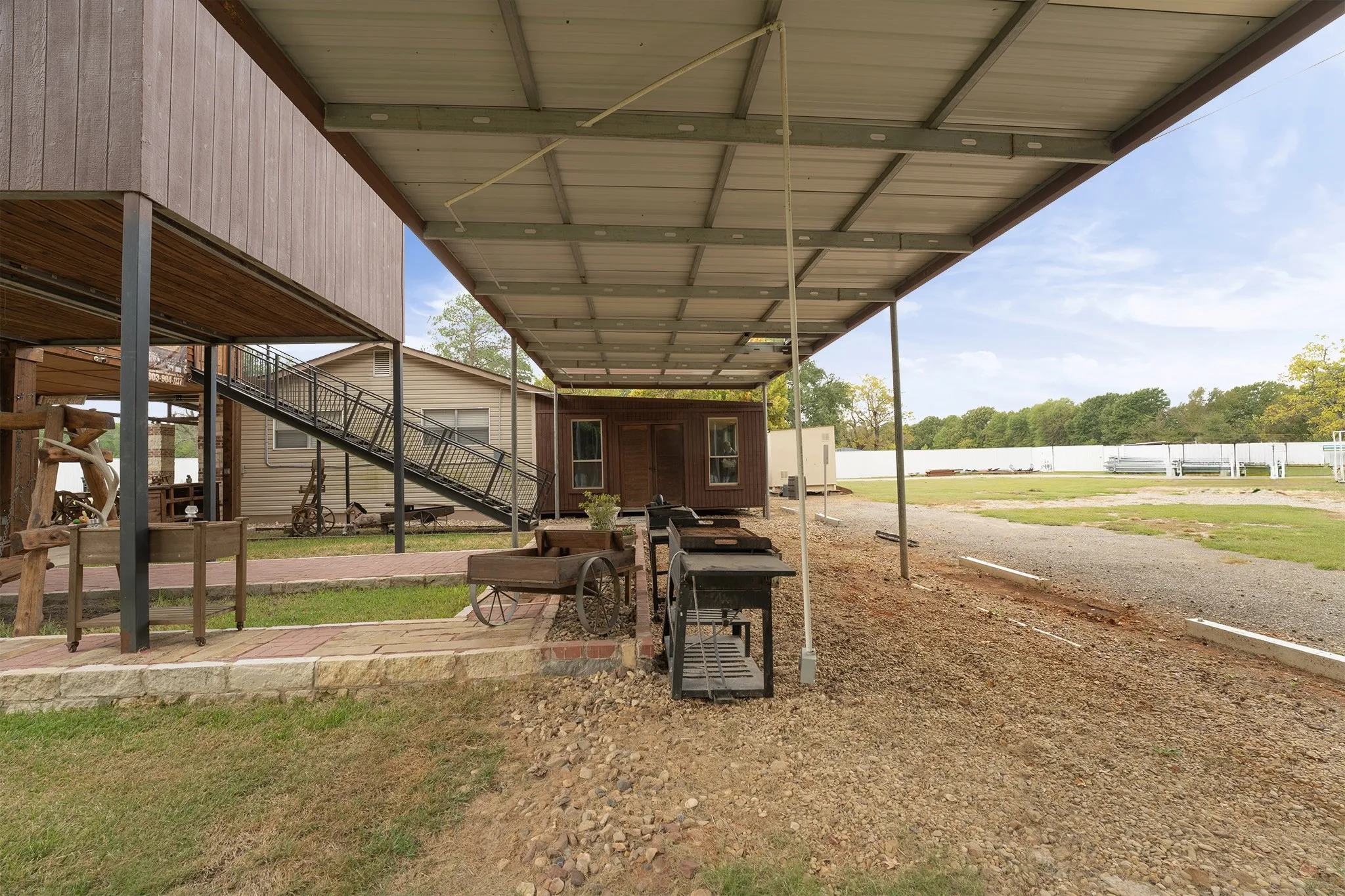 Single Family Residence For Sale in Henderson County , 5989 State Highway 31 E, Murchison, Texas 75778, 4 Bedroom, 3 Bathroom, Garage spaces, 1,152 Sqft, built in 1987, mls#21400742, Real Estate Agent in Murchison, Homes For Sale in Henderson county, Homes For Sale in Murchison, Realtor in Murchison Texas, Real Estate Brokerage Independent Realty Texas, Luminita Cordes Realtor