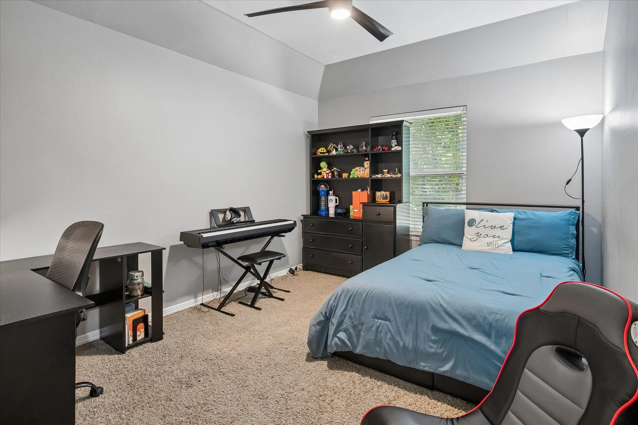 Vaulted ceiling with a ceiling fan, window with blinds, and neutral carpeting