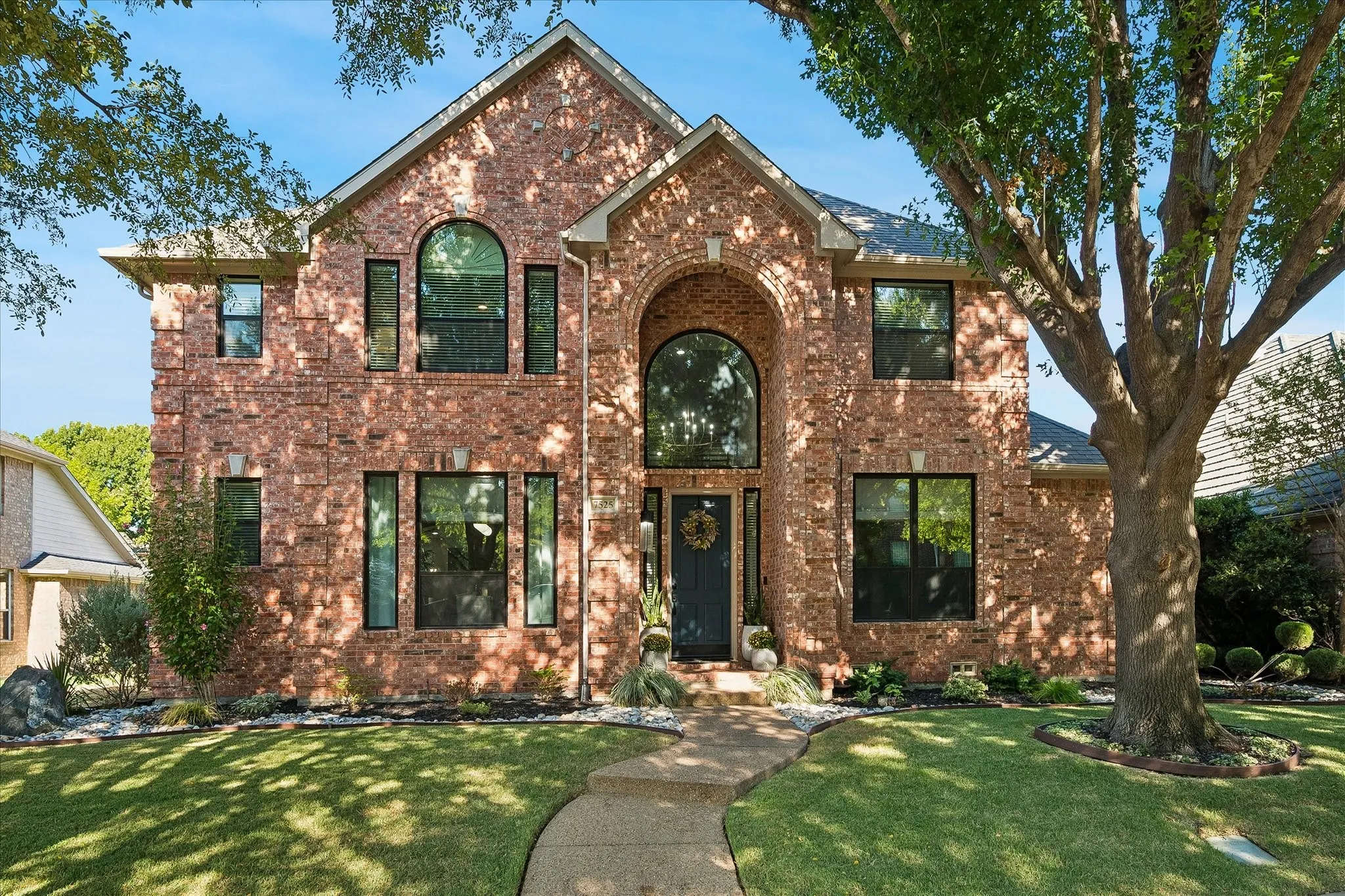 Single Family Residence For Sale in Dallas County , 7525 Cedar Elm Drive, Irving, Texas 75063, 4 Bedroom, 4 Bathroom, 2 Garage spaces, 2,903 Sqft, built in 1995, mls#21384279, Real Estate Agent in Irving, Homes For Sale in Dallas county, Homes For Sale in Irving, Realtor in Irving Texas, Real Estate Brokerage Independent Realty Texas, Luminita Cordes Realtor