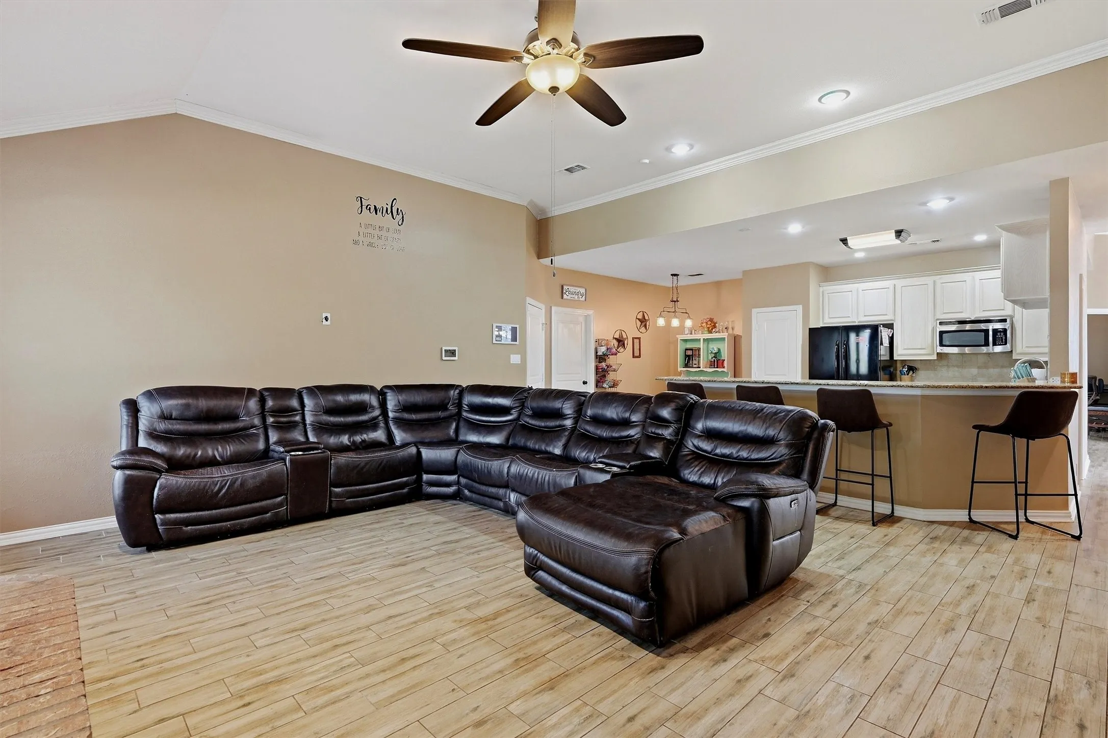 Single Family Residence For Sale in Grayson County , 118 Ginger Drive, Pottsboro, Texas 75076, 4 Bedroom, 2 Bathroom, 2 Garage spaces, 2,301 Sqft, built in 1999, mls#21399104, Real Estate Agent in Pottsboro, Homes For Sale in Grayson county, Homes For Sale in Pottsboro, Realtor in Pottsboro Texas, Real Estate Brokerage Independent Realty Texas, Luminita Cordes Realtor