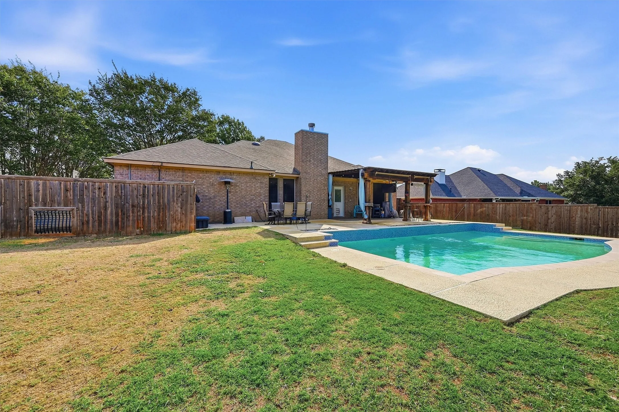 Single Family Residence For Sale in Grayson County , 118 Ginger Drive, Pottsboro, Texas 75076, 4 Bedroom, 2 Bathroom, 2 Garage spaces, 2,301 Sqft, built in 1999, mls#21399104, Real Estate Agent in Pottsboro, Homes For Sale in Grayson county, Homes For Sale in Pottsboro, Realtor in Pottsboro Texas, Real Estate Brokerage Independent Realty Texas, Luminita Cordes Realtor