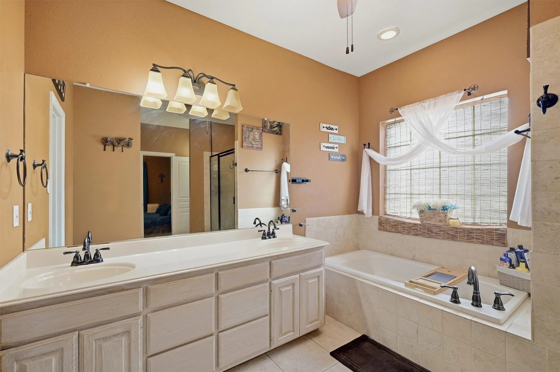 Single Family Residence For Sale in Grayson County , 118 Ginger Drive, Pottsboro, Texas 75076, 4 Bedroom, 2 Bathroom, 2 Garage spaces, 2,301 Sqft, built in 1999, mls#21399104, Real Estate Agent in Pottsboro, Homes For Sale in Grayson county, Homes For Sale in Pottsboro, Realtor in Pottsboro Texas, Real Estate Brokerage Independent Realty Texas, Luminita Cordes Realtor