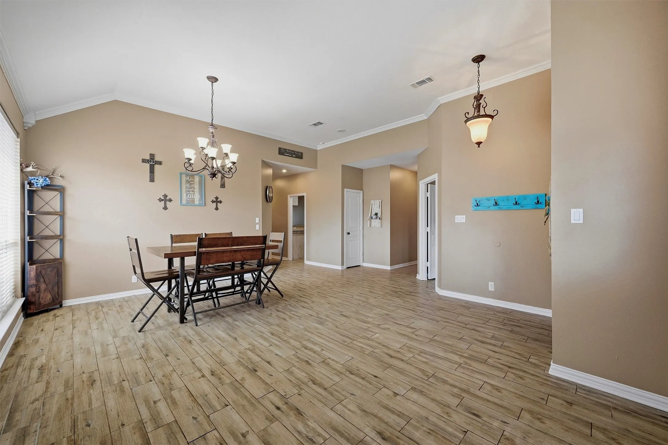 Single Family Residence For Sale in Grayson County , 118 Ginger Drive, Pottsboro, Texas 75076, 4 Bedroom, 2 Bathroom, 2 Garage spaces, 2,301 Sqft, built in 1999, mls#21399104, Real Estate Agent in Pottsboro, Homes For Sale in Grayson county, Homes For Sale in Pottsboro, Realtor in Pottsboro Texas, Real Estate Brokerage Independent Realty Texas, Luminita Cordes Realtor