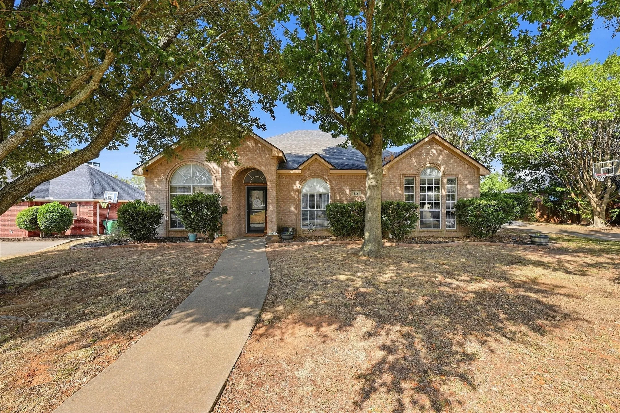 Single Family Residence For Sale in Grayson County , 118 Ginger Drive, Pottsboro, Texas 75076, 4 Bedroom, 2 Bathroom, 2 Garage spaces, 2,301 Sqft, built in 1999, mls#21399104, Real Estate Agent in Pottsboro, Homes For Sale in Grayson county, Homes For Sale in Pottsboro, Realtor in Pottsboro Texas, Real Estate Brokerage Independent Realty Texas, Luminita Cordes Realtor