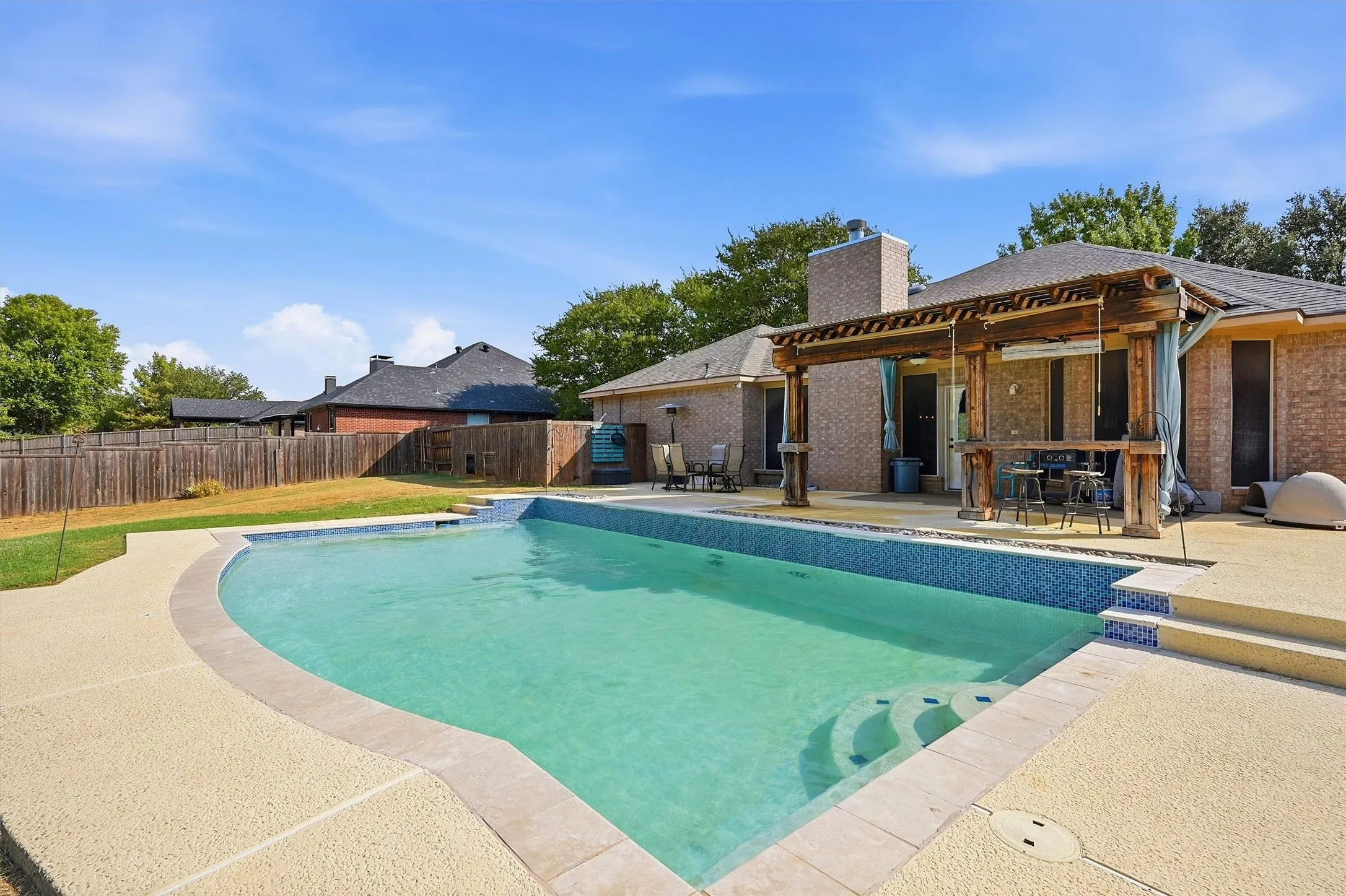 Single Family Residence For Sale in Grayson County , 118 Ginger Drive, Pottsboro, Texas 75076, 4 Bedroom, 2 Bathroom, 2 Garage spaces, 2,301 Sqft, built in 1999, mls#21399104, Real Estate Agent in Pottsboro, Homes For Sale in Grayson county, Homes For Sale in Pottsboro, Realtor in Pottsboro Texas, Real Estate Brokerage Independent Realty Texas, Luminita Cordes Realtor