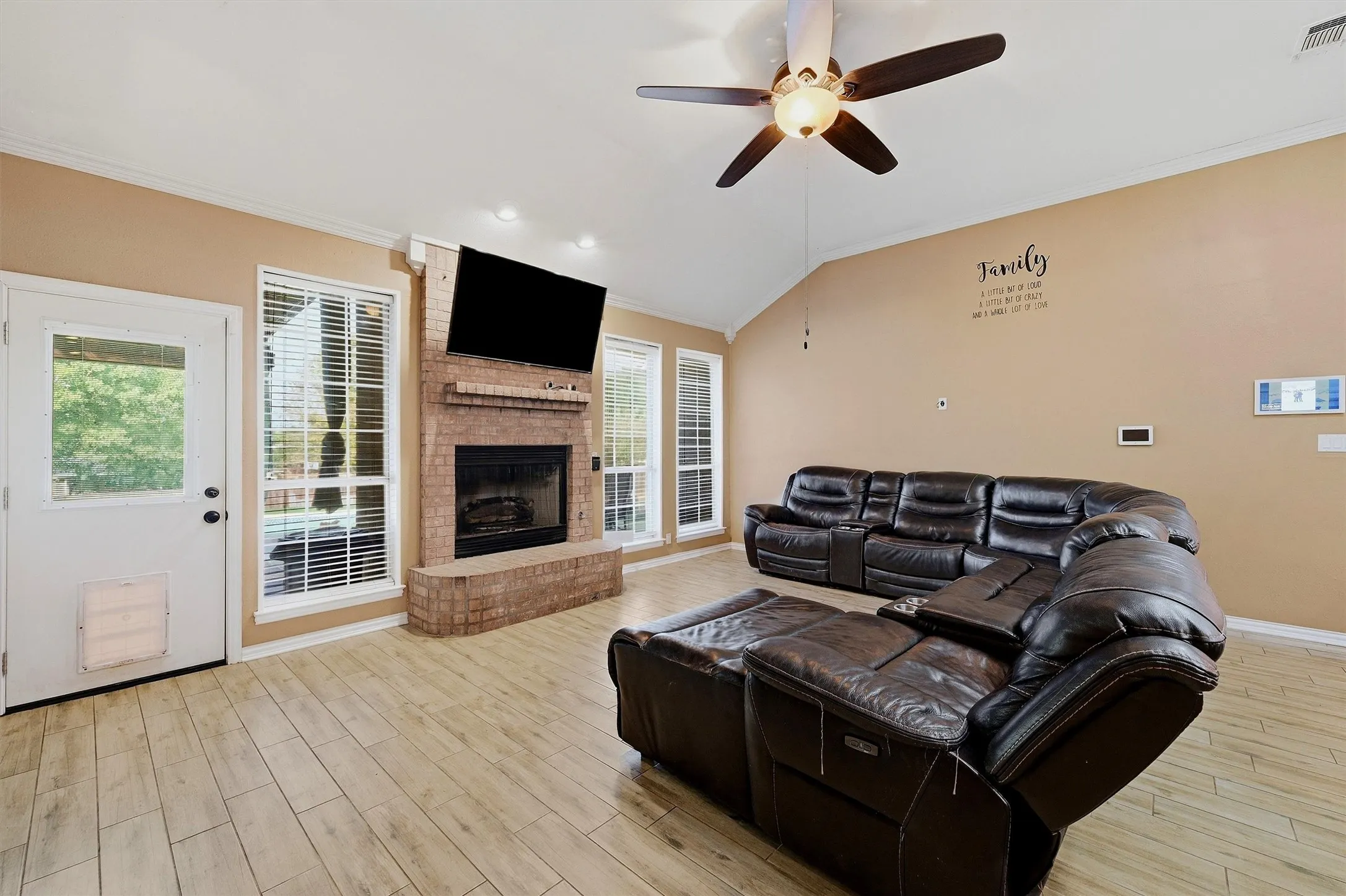 Single Family Residence For Sale in Grayson County , 118 Ginger Drive, Pottsboro, Texas 75076, 4 Bedroom, 2 Bathroom, 2 Garage spaces, 2,301 Sqft, built in 1999, mls#21399104, Real Estate Agent in Pottsboro, Homes For Sale in Grayson county, Homes For Sale in Pottsboro, Realtor in Pottsboro Texas, Real Estate Brokerage Independent Realty Texas, Luminita Cordes Realtor