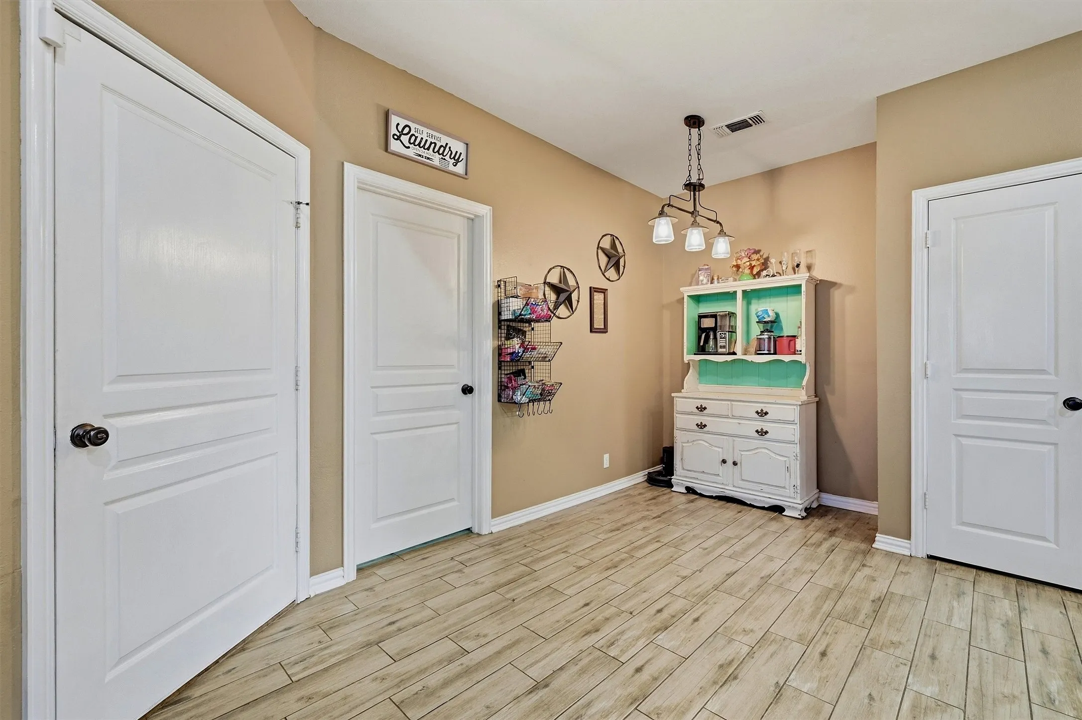 Single Family Residence For Sale in Grayson County , 118 Ginger Drive, Pottsboro, Texas 75076, 4 Bedroom, 2 Bathroom, 2 Garage spaces, 2,301 Sqft, built in 1999, mls#21399104, Real Estate Agent in Pottsboro, Homes For Sale in Grayson county, Homes For Sale in Pottsboro, Realtor in Pottsboro Texas, Real Estate Brokerage Independent Realty Texas, Luminita Cordes Realtor