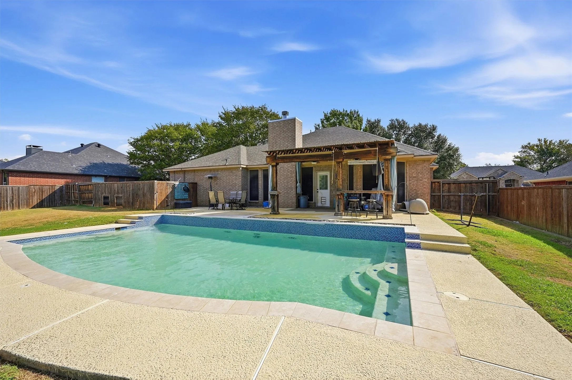 Single Family Residence For Sale in Grayson County , 118 Ginger Drive, Pottsboro, Texas 75076, 4 Bedroom, 2 Bathroom, 2 Garage spaces, 2,301 Sqft, built in 1999, mls#21399104, Real Estate Agent in Pottsboro, Homes For Sale in Grayson county, Homes For Sale in Pottsboro, Realtor in Pottsboro Texas, Real Estate Brokerage Independent Realty Texas, Luminita Cordes Realtor