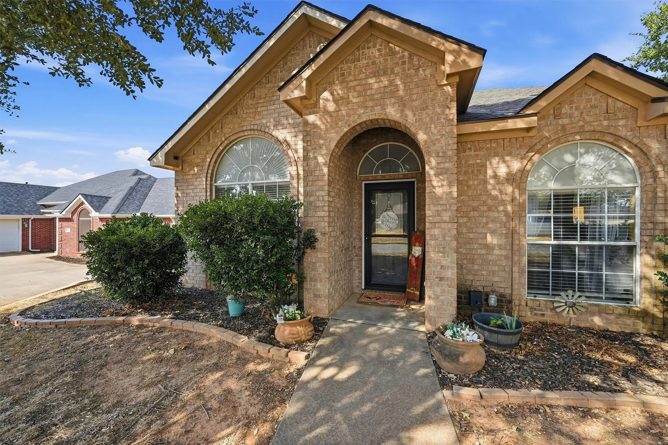 Single Family Residence For Sale in Grayson County , 118 Ginger Drive, Pottsboro, Texas 75076, 4 Bedroom, 2 Bathroom, 2 Garage spaces, 2,301 Sqft, built in 1999, mls#21399104, Real Estate Agent in Pottsboro, Homes For Sale in Grayson county, Homes For Sale in Pottsboro, Realtor in Pottsboro Texas, Real Estate Brokerage Independent Realty Texas, Luminita Cordes Realtor