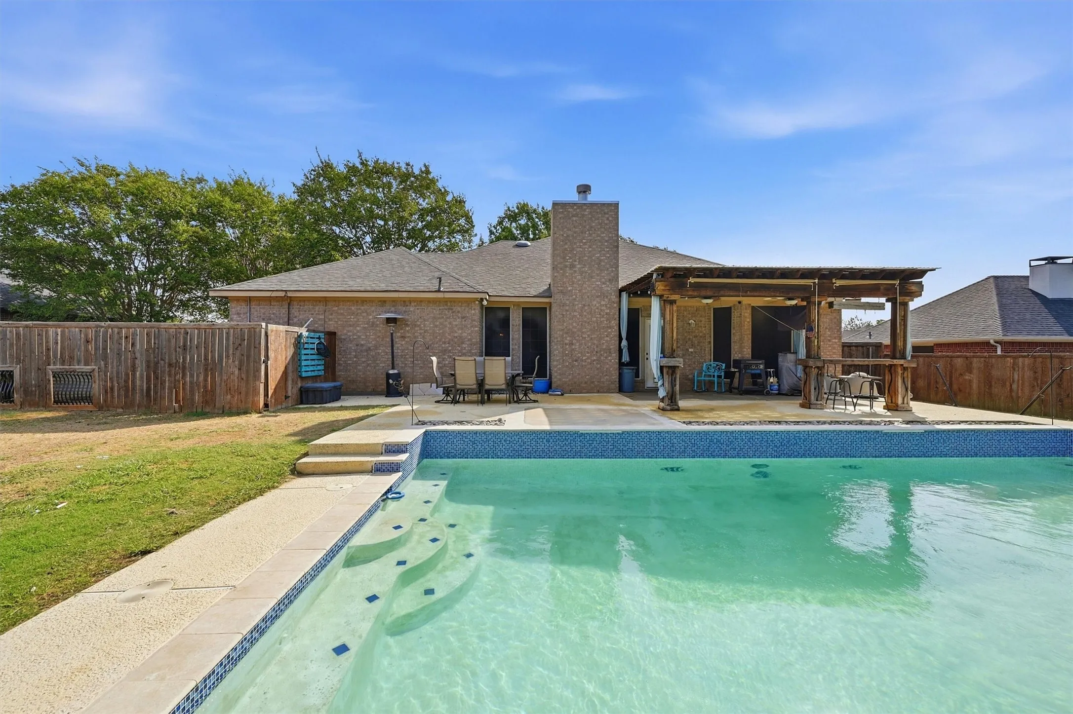 Single Family Residence For Sale in Grayson County , 118 Ginger Drive, Pottsboro, Texas 75076, 4 Bedroom, 2 Bathroom, 2 Garage spaces, 2,301 Sqft, built in 1999, mls#21399104, Real Estate Agent in Pottsboro, Homes For Sale in Grayson county, Homes For Sale in Pottsboro, Realtor in Pottsboro Texas, Real Estate Brokerage Independent Realty Texas, Luminita Cordes Realtor