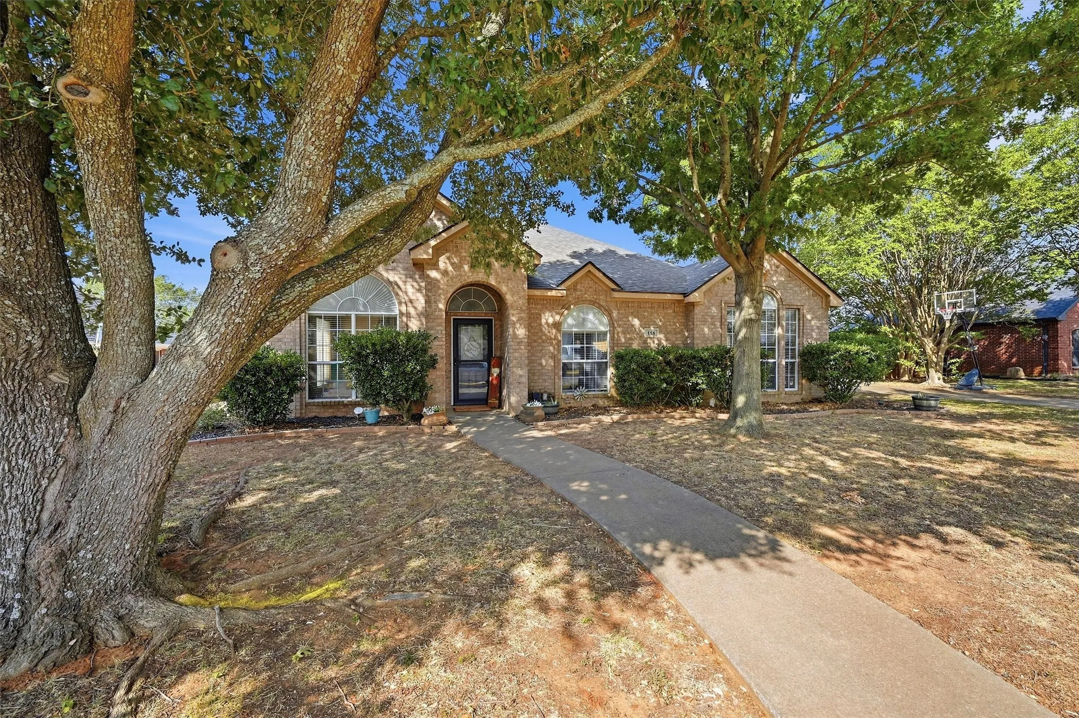Single Family Residence For Sale in Grayson County , 118 Ginger Drive, Pottsboro, Texas 75076, 4 Bedroom, 2 Bathroom, 2 Garage spaces, 2,301 Sqft, built in 1999, mls#21399104, Real Estate Agent in Pottsboro, Homes For Sale in Grayson county, Homes For Sale in Pottsboro, Realtor in Pottsboro Texas, Real Estate Brokerage Independent Realty Texas, Luminita Cordes Realtor