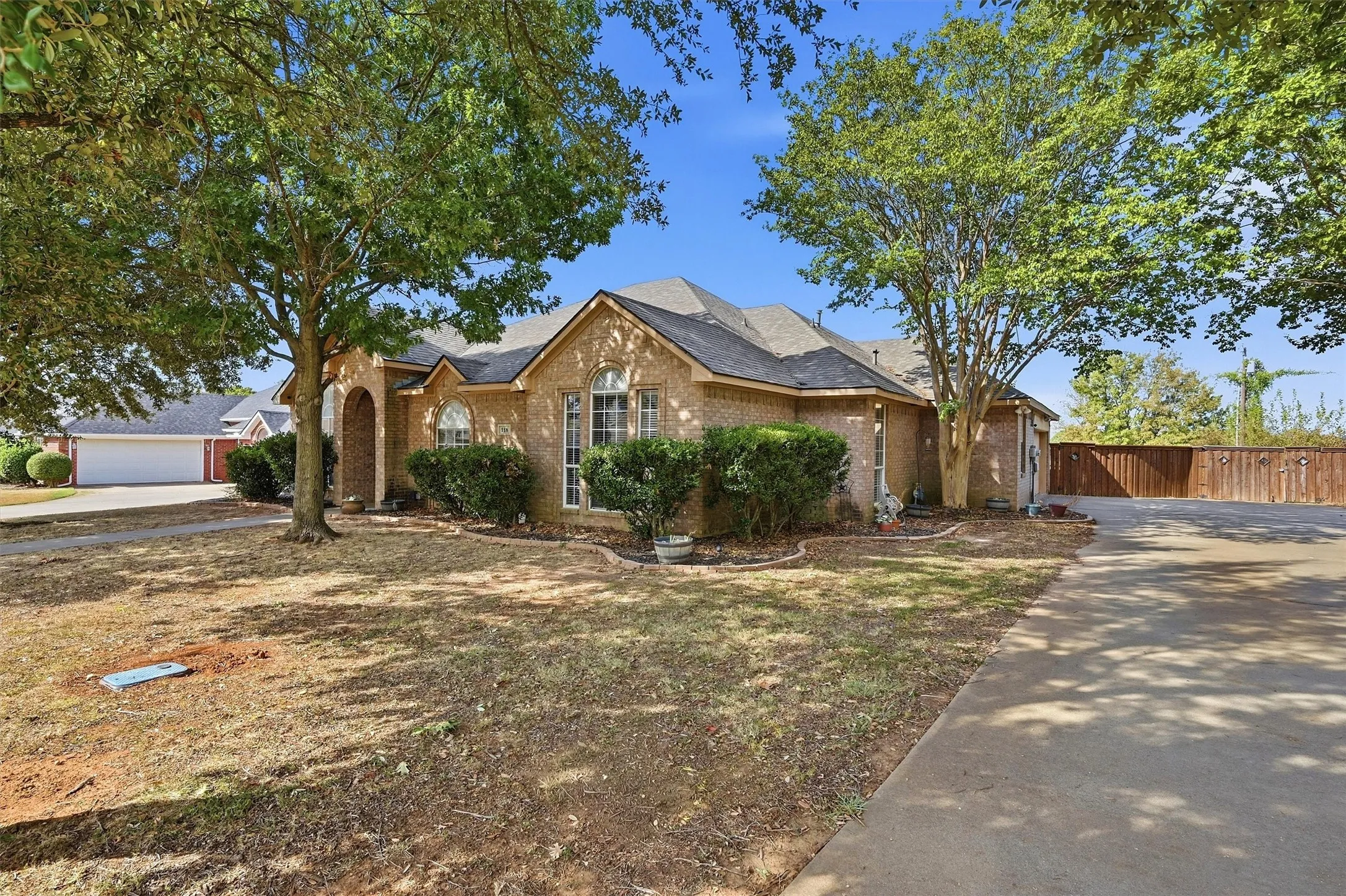 Single Family Residence For Sale in Grayson County , 118 Ginger Drive, Pottsboro, Texas 75076, 4 Bedroom, 2 Bathroom, 2 Garage spaces, 2,301 Sqft, built in 1999, mls#21399104, Real Estate Agent in Pottsboro, Homes For Sale in Grayson county, Homes For Sale in Pottsboro, Realtor in Pottsboro Texas, Real Estate Brokerage Independent Realty Texas, Luminita Cordes Realtor