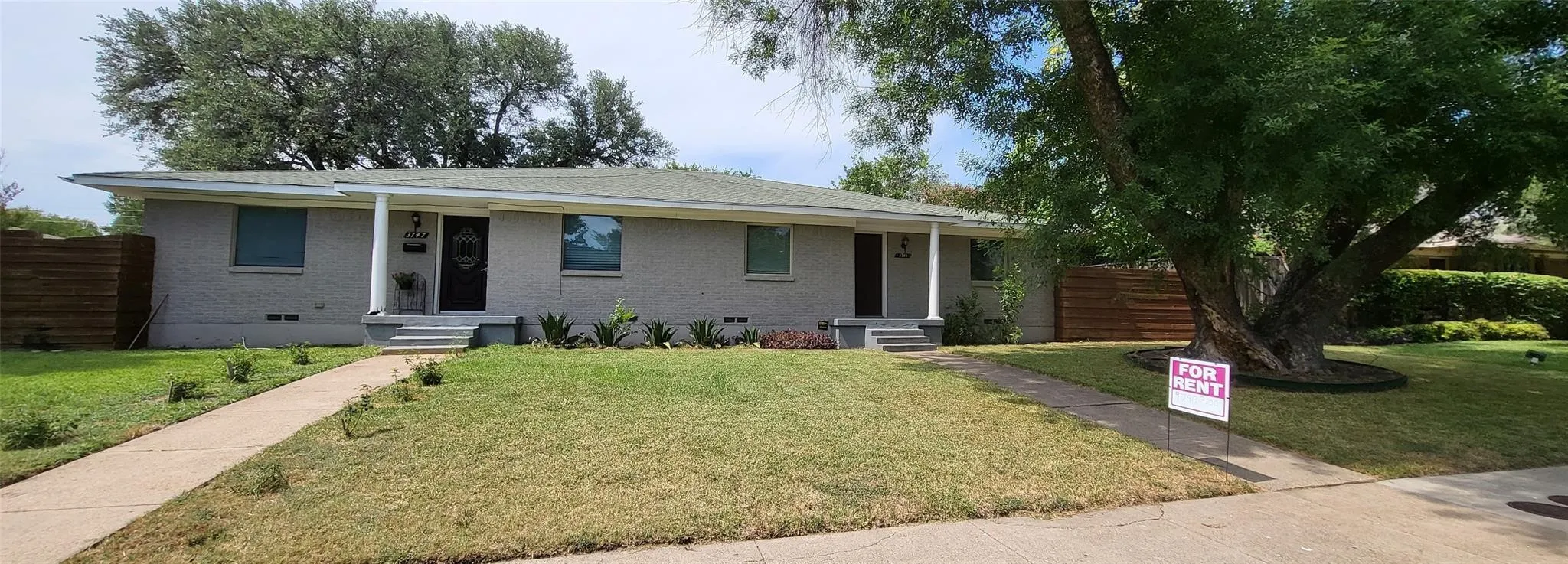 Well-kept duplex on a quiet North Dallas street