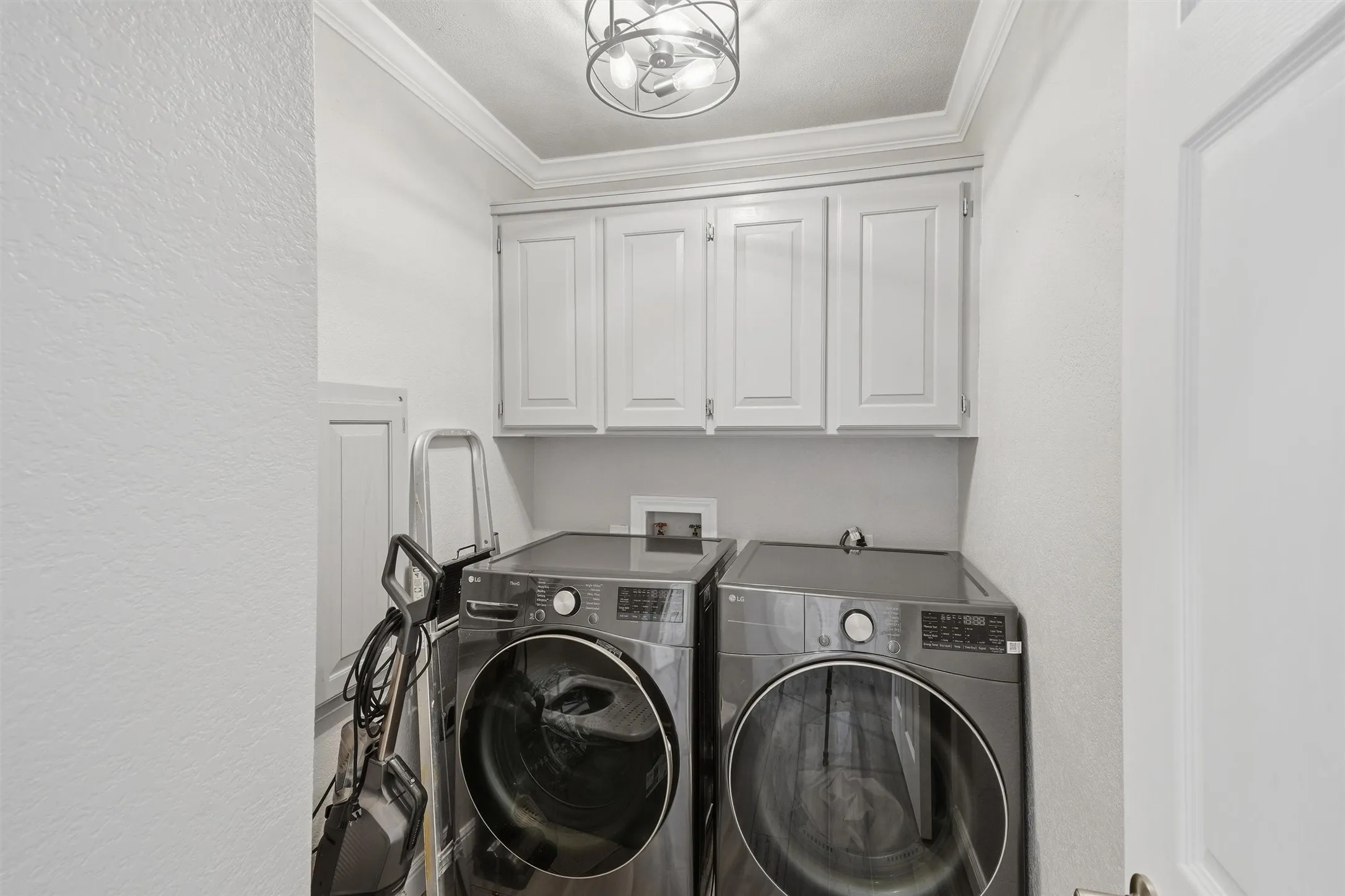 Single Family Residence For Sale in Hood County , 3901 Del Rio Court, Granbury, Texas 76049, 4 Bedroom, 2 Bathroom, 3 Garage spaces, 2,602 Sqft, built in 1989, mls#21397165, Real Estate Agent in Granbury, Homes For Sale in Hood county, Homes For Sale in Granbury, Realtor in Granbury Texas, Real Estate Brokerage Independent Realty Texas, Luminita Cordes Realtor