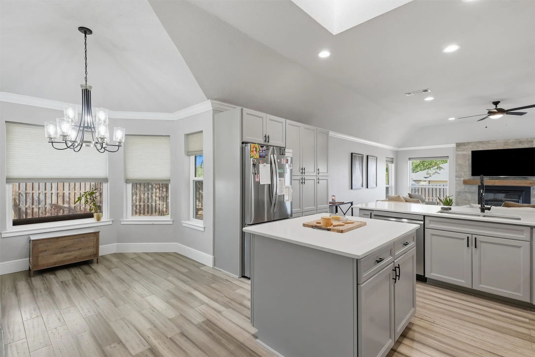 Single Family Residence For Sale in Hood County , 3901 Del Rio Court, Granbury, Texas 76049, 4 Bedroom, 2 Bathroom, 3 Garage spaces, 2,602 Sqft, built in 1989, mls#21397165, Real Estate Agent in Granbury, Homes For Sale in Hood county, Homes For Sale in Granbury, Realtor in Granbury Texas, Real Estate Brokerage Independent Realty Texas, Luminita Cordes Realtor