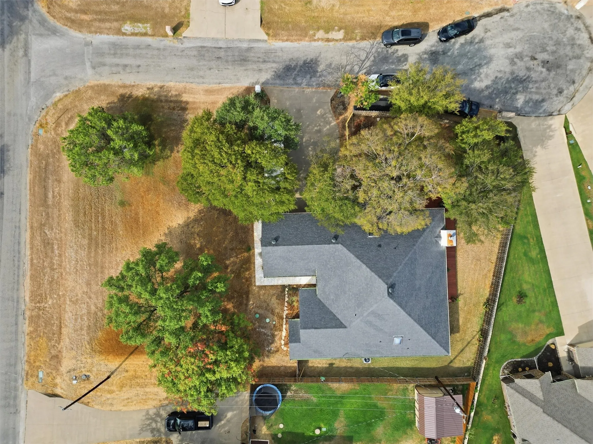 Single Family Residence For Sale in Hood County , 3901 Del Rio Court, Granbury, Texas 76049, 4 Bedroom, 2 Bathroom, 3 Garage spaces, 2,602 Sqft, built in 1989, mls#21397165, Real Estate Agent in Granbury, Homes For Sale in Hood county, Homes For Sale in Granbury, Realtor in Granbury Texas, Real Estate Brokerage Independent Realty Texas, Luminita Cordes Realtor