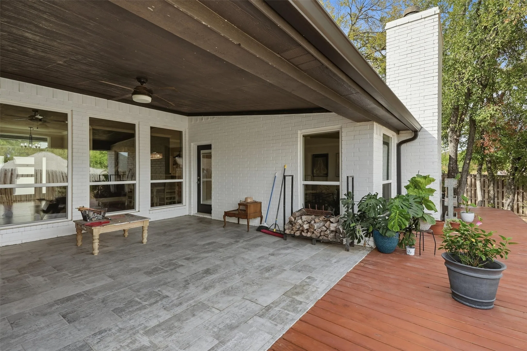 Single Family Residence For Sale in Hood County , 3901 Del Rio Court, Granbury, Texas 76049, 4 Bedroom, 2 Bathroom, 3 Garage spaces, 2,602 Sqft, built in 1989, mls#21397165, Real Estate Agent in Granbury, Homes For Sale in Hood county, Homes For Sale in Granbury, Realtor in Granbury Texas, Real Estate Brokerage Independent Realty Texas, Luminita Cordes Realtor