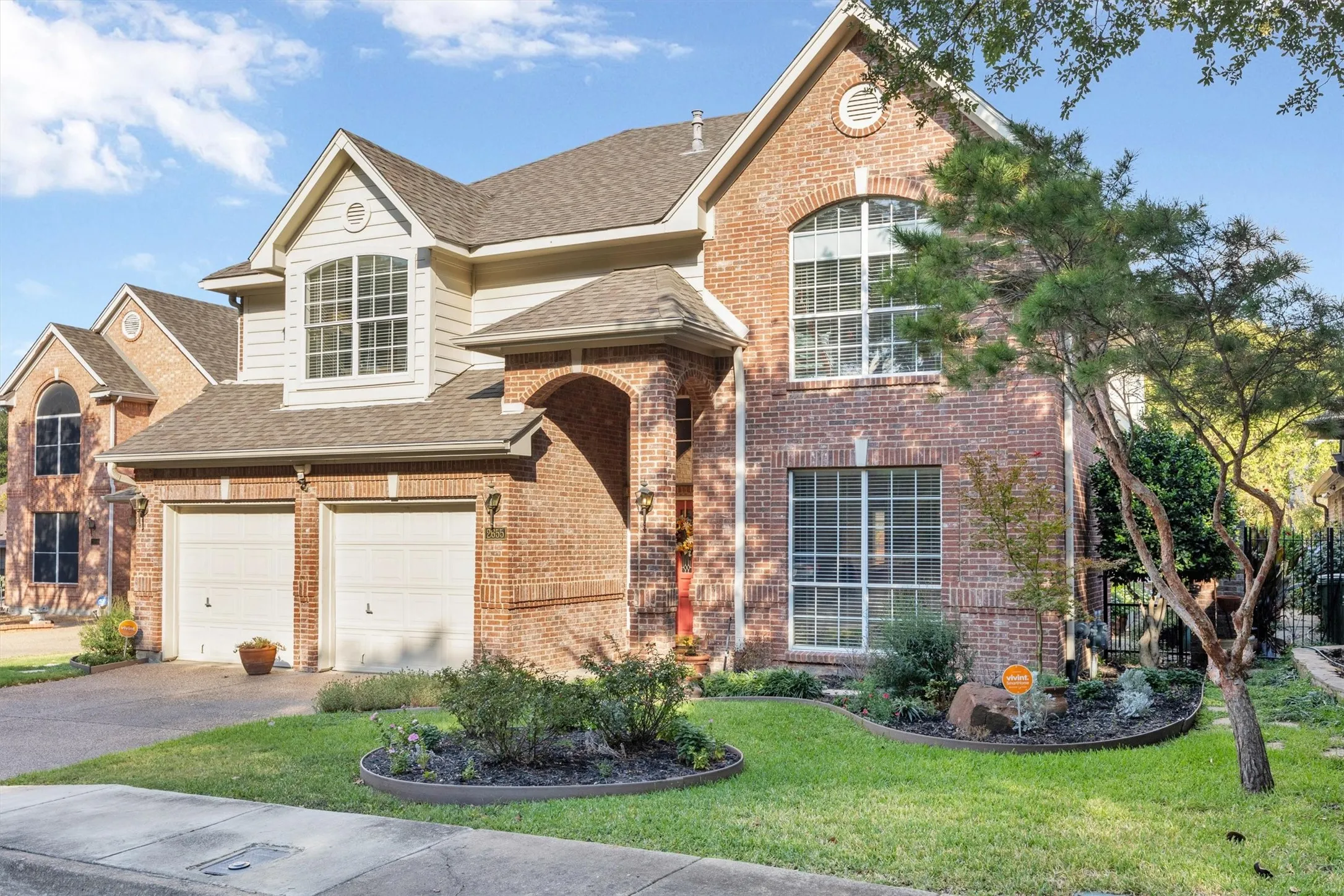 Single Family Residence For Sale in Tarrant County , 2655 Garden Ridge Lane, Arlington, Texas 76006, 4 Bedroom, 4 Bathroom, 2 Garage spaces, 2,778 Sqft, built in 1991, mls#21396812, Real Estate Agent in Arlington, Homes For Sale in Tarrant county, Homes For Sale in Arlington, Realtor in Arlington Texas, Real Estate Brokerage Independent Realty Texas, Luminita Cordes Realtor