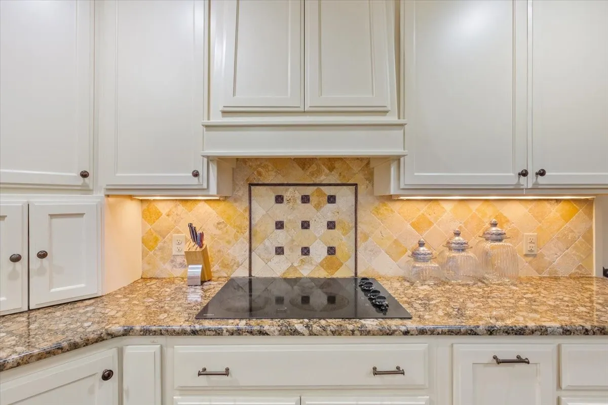 Single Family Residence For Sale in Mc Lennan County , 435 ELMWOOD Road, Woodway, Texas 76712, 4 Bedroom, 3 Bathroom, 2 Garage spaces, 3,178 Sqft, built in 1976, mls#21399468, Real Estate Agent in Woodway, Homes For Sale in Mc Lennan county, Homes For Sale in Woodway, Realtor in Woodway Texas, Real Estate Brokerage Independent Realty Texas, Luminita Cordes Realtor