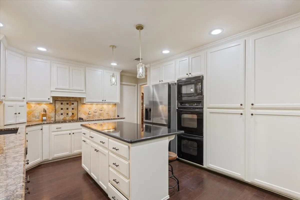 Single Family Residence For Sale in Mc Lennan County , 435 ELMWOOD Road, Woodway, Texas 76712, 4 Bedroom, 3 Bathroom, 2 Garage spaces, 3,178 Sqft, built in 1976, mls#21399468, Real Estate Agent in Woodway, Homes For Sale in Mc Lennan county, Homes For Sale in Woodway, Realtor in Woodway Texas, Real Estate Brokerage Independent Realty Texas, Luminita Cordes Realtor