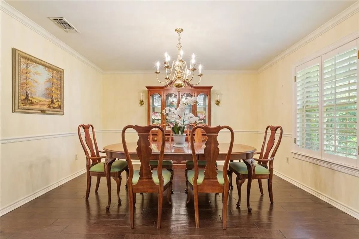 Single Family Residence For Sale in Mc Lennan County , 435 ELMWOOD Road, Woodway, Texas 76712, 4 Bedroom, 3 Bathroom, 2 Garage spaces, 3,178 Sqft, built in 1976, mls#21399468, Real Estate Agent in Woodway, Homes For Sale in Mc Lennan county, Homes For Sale in Woodway, Realtor in Woodway Texas, Real Estate Brokerage Independent Realty Texas, Luminita Cordes Realtor
