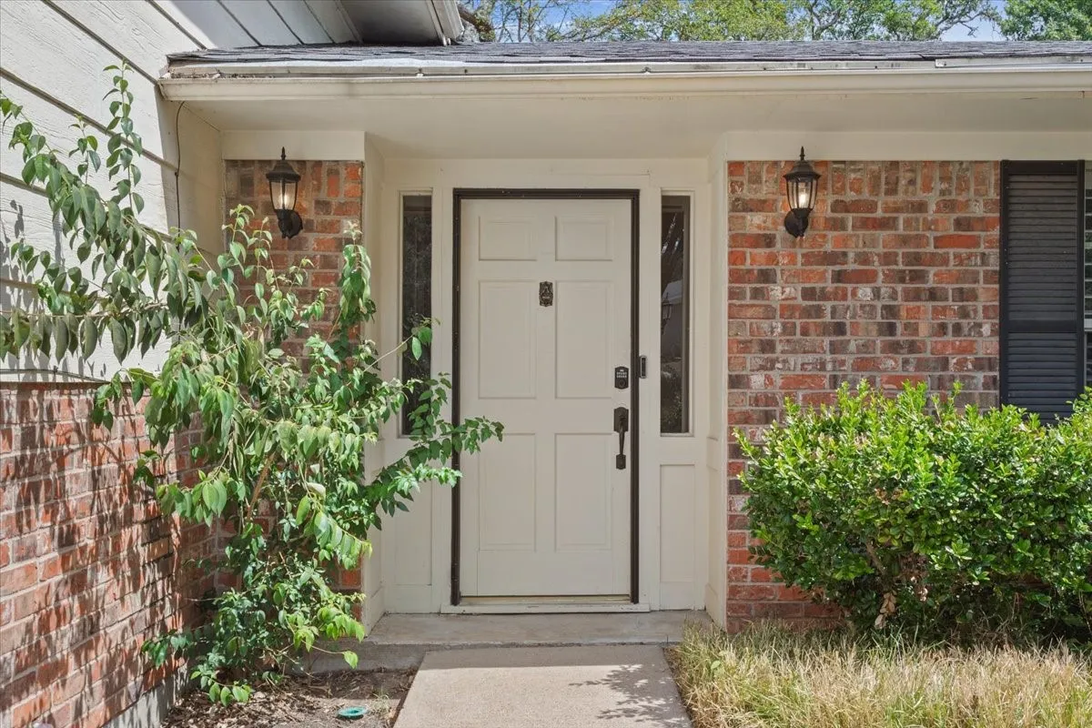Single Family Residence For Sale in Mc Lennan County , 435 ELMWOOD Road, Woodway, Texas 76712, 4 Bedroom, 3 Bathroom, 2 Garage spaces, 3,178 Sqft, built in 1976, mls#21399468, Real Estate Agent in Woodway, Homes For Sale in Mc Lennan county, Homes For Sale in Woodway, Realtor in Woodway Texas, Real Estate Brokerage Independent Realty Texas, Luminita Cordes Realtor