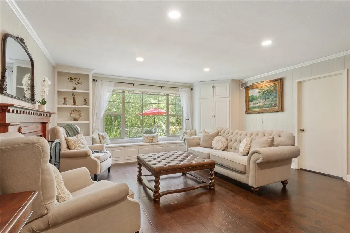 Single Family Residence For Sale in Mc Lennan County , 435 ELMWOOD Road, Woodway, Texas 76712, 4 Bedroom, 3 Bathroom, 2 Garage spaces, 3,178 Sqft, built in 1976, mls#21399468, Real Estate Agent in Woodway, Homes For Sale in Mc Lennan county, Homes For Sale in Woodway, Realtor in Woodway Texas, Real Estate Brokerage Independent Realty Texas, Luminita Cordes Realtor