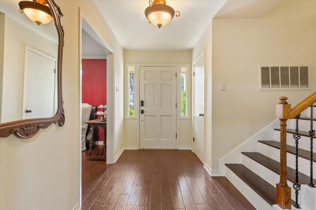 Single Family Residence For Sale in Mc Lennan County , 435 ELMWOOD Road, Woodway, Texas 76712, 4 Bedroom, 3 Bathroom, 2 Garage spaces, 3,178 Sqft, built in 1976, mls#21399468, Real Estate Agent in Woodway, Homes For Sale in Mc Lennan county, Homes For Sale in Woodway, Realtor in Woodway Texas, Real Estate Brokerage Independent Realty Texas, Luminita Cordes Realtor