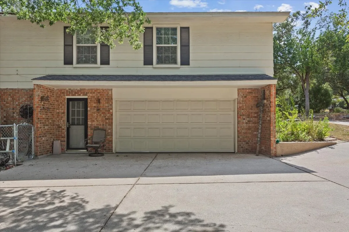 Single Family Residence For Sale in Mc Lennan County , 435 ELMWOOD Road, Woodway, Texas 76712, 4 Bedroom, 3 Bathroom, 2 Garage spaces, 3,178 Sqft, built in 1976, mls#21399468, Real Estate Agent in Woodway, Homes For Sale in Mc Lennan county, Homes For Sale in Woodway, Realtor in Woodway Texas, Real Estate Brokerage Independent Realty Texas, Luminita Cordes Realtor