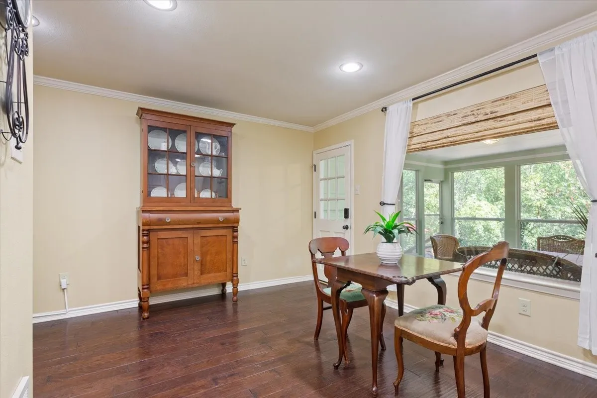 Single Family Residence For Sale in Mc Lennan County , 435 ELMWOOD Road, Woodway, Texas 76712, 4 Bedroom, 3 Bathroom, 2 Garage spaces, 3,178 Sqft, built in 1976, mls#21399468, Real Estate Agent in Woodway, Homes For Sale in Mc Lennan county, Homes For Sale in Woodway, Realtor in Woodway Texas, Real Estate Brokerage Independent Realty Texas, Luminita Cordes Realtor