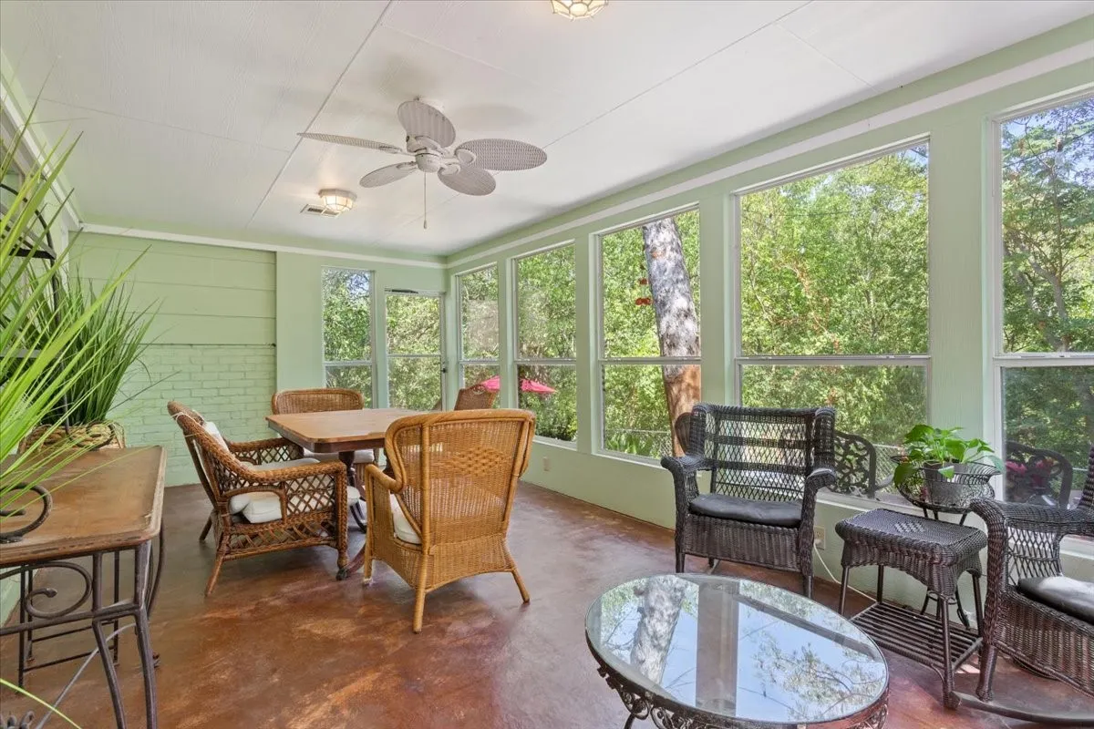 Single Family Residence For Sale in Mc Lennan County , 435 ELMWOOD Road, Woodway, Texas 76712, 4 Bedroom, 3 Bathroom, 2 Garage spaces, 3,178 Sqft, built in 1976, mls#21399468, Real Estate Agent in Woodway, Homes For Sale in Mc Lennan county, Homes For Sale in Woodway, Realtor in Woodway Texas, Real Estate Brokerage Independent Realty Texas, Luminita Cordes Realtor