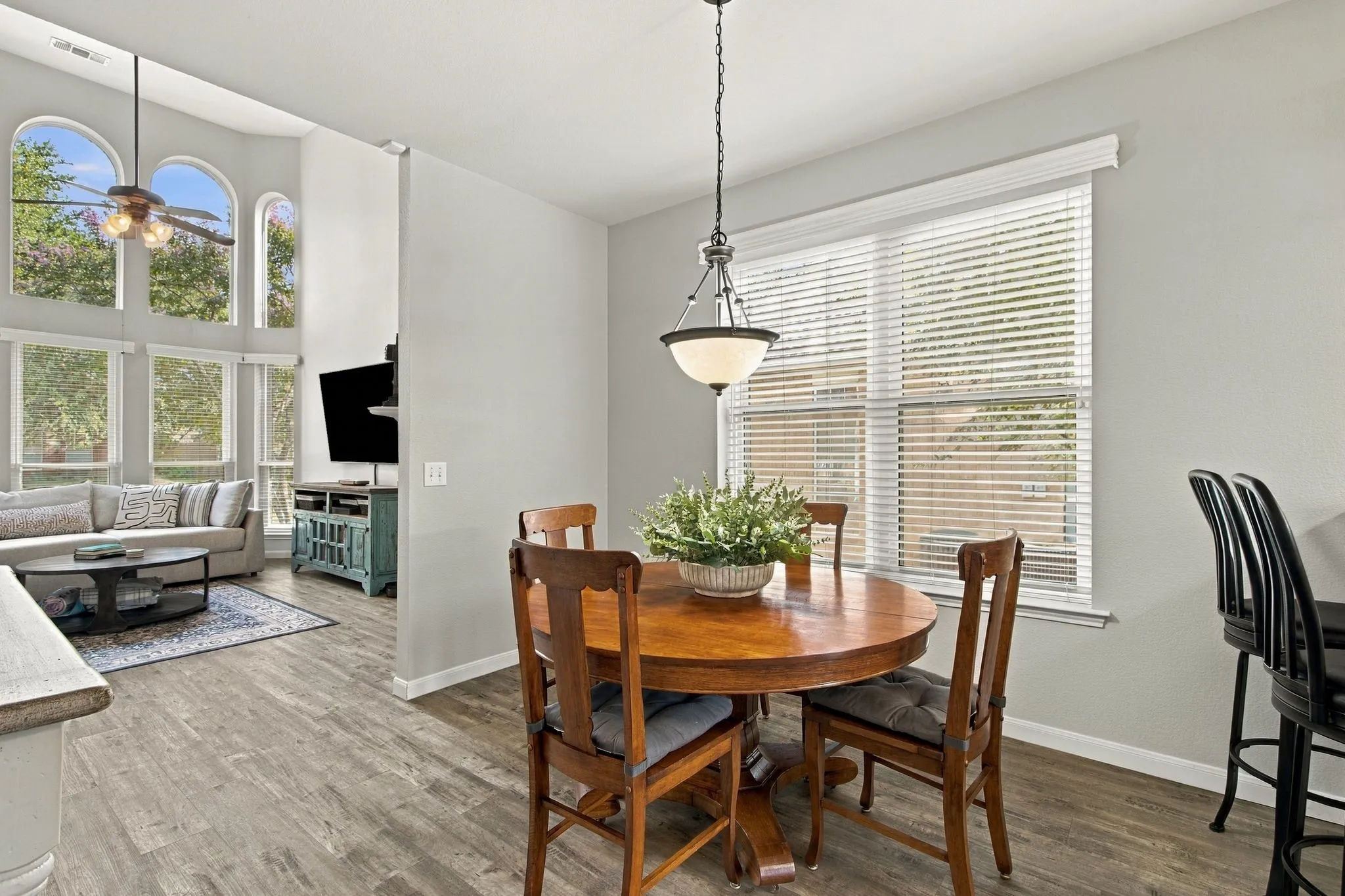 Single Family Residence For Sale in Collin County , 11251 Chaucer Drive, Frisco, Texas 75035, 4 Bedroom, 3 Bathroom, 2 Garage spaces, 1,901 Sqft, built in 2003, mls#21396838, Real Estate Agent in Frisco, Homes For Sale in Collin county, Homes For Sale in Frisco, Realtor in Frisco Texas, Real Estate Brokerage Independent Realty Texas, Luminita Cordes Realtor